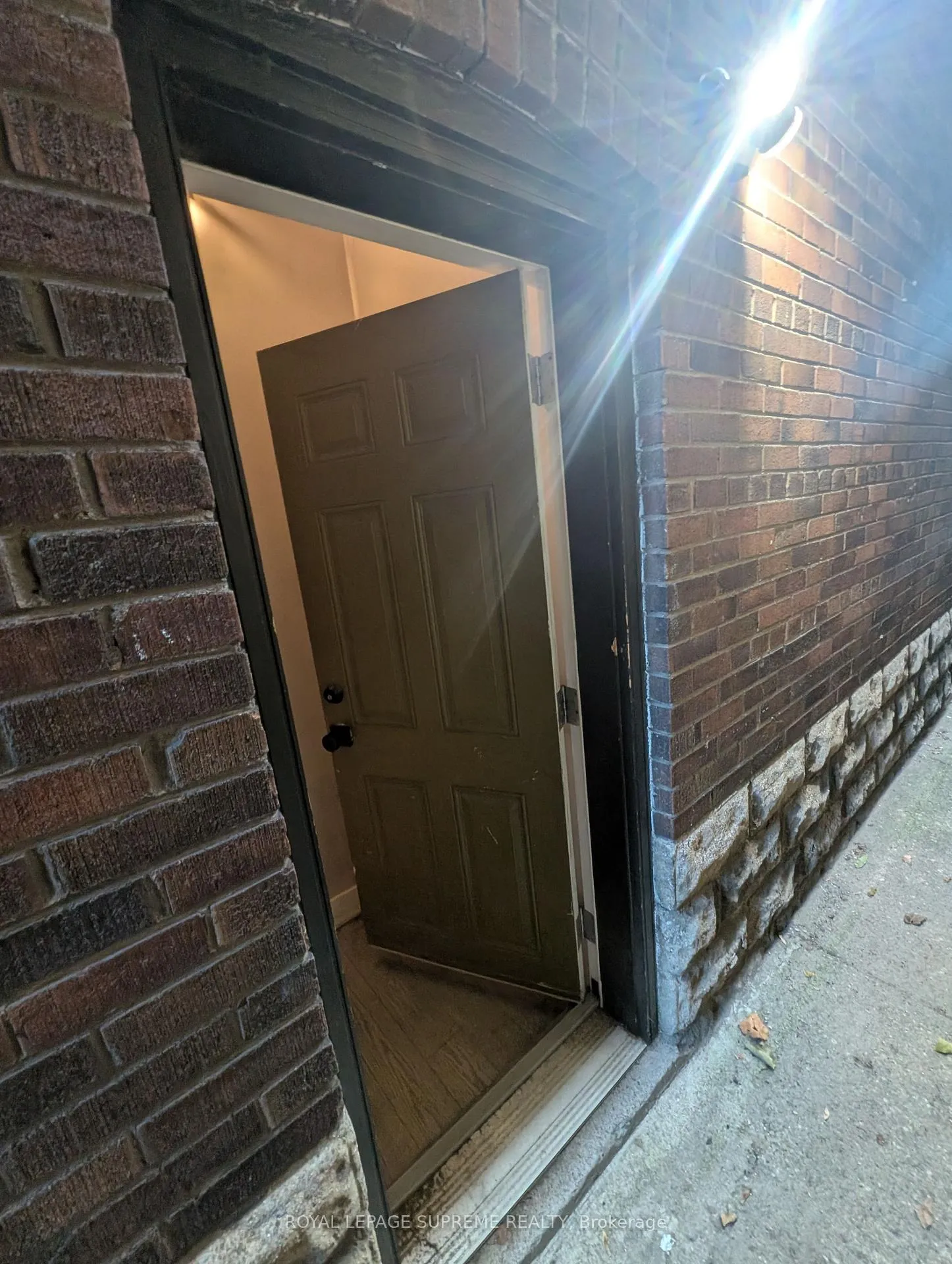 Photo 3 of Unit Lower, 2132 Dundas Street, Toronto, Roncesvalles — HOMEH