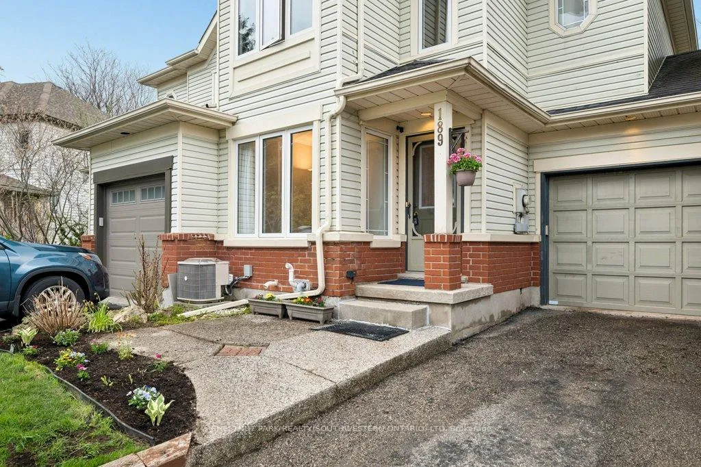 Photo 5 of 189 Shadow Wood Court, Waterloo, University Downs — HOMEH