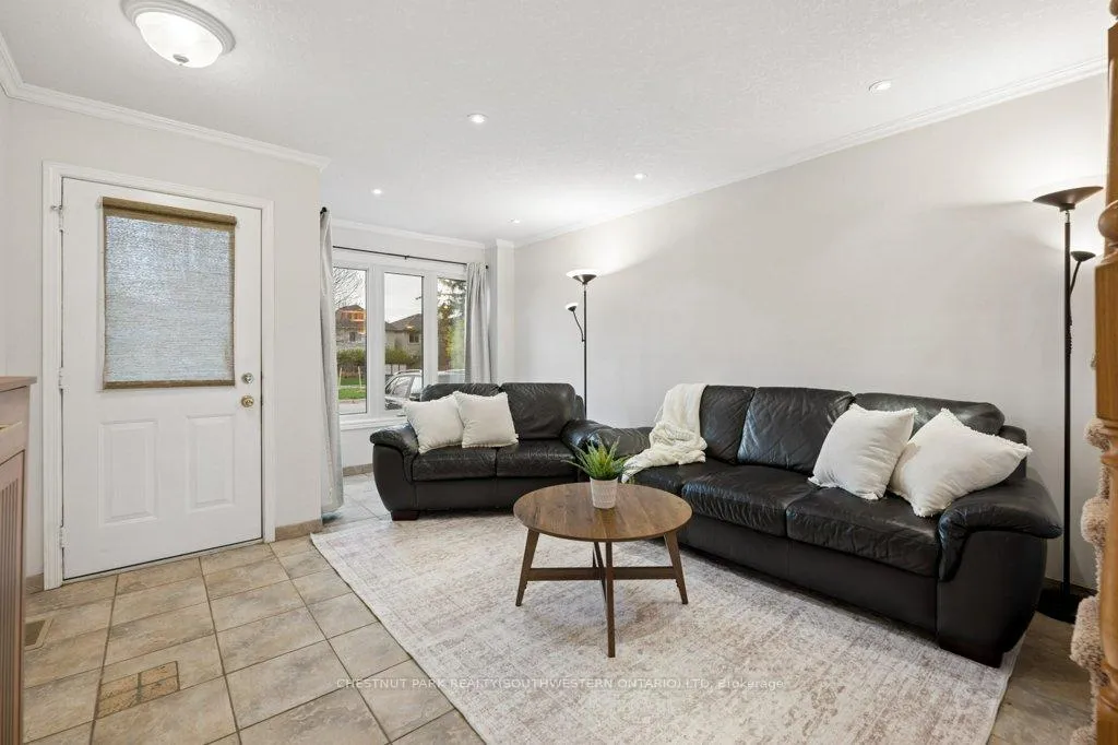 Photo 8 of 189 Shadow Wood Court, Waterloo, University Downs — HOMEH