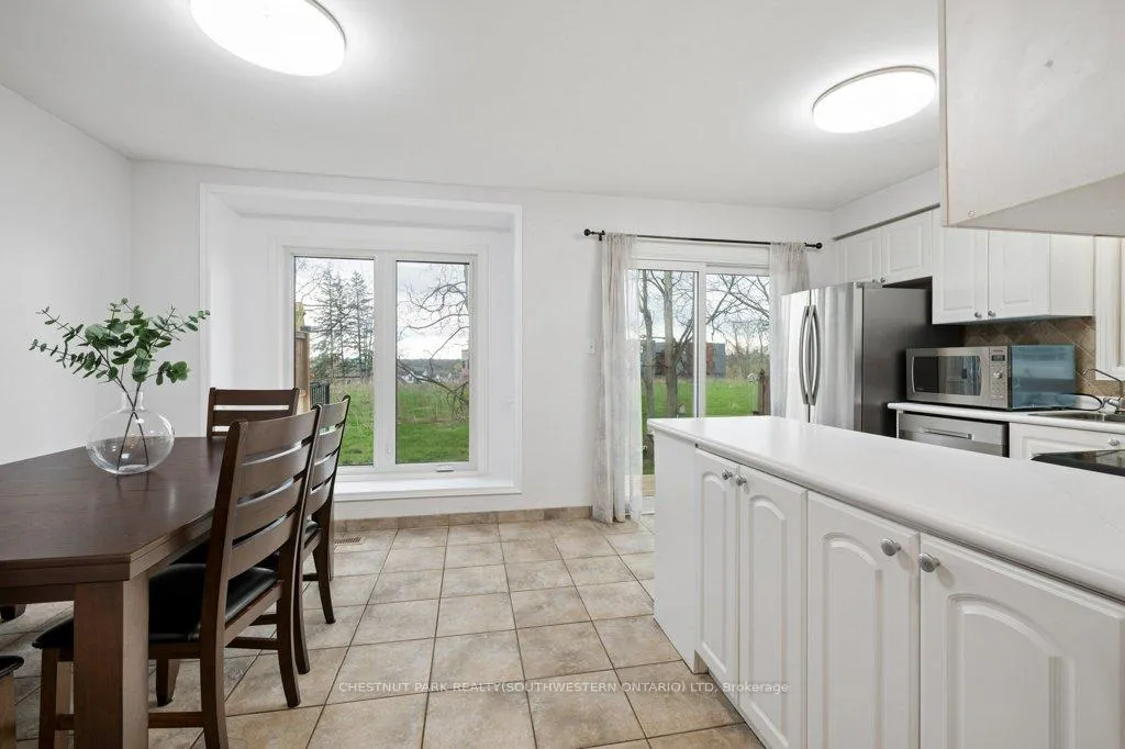 Photo 10 of 189 Shadow Wood Court, Waterloo, University Downs — HOMEH