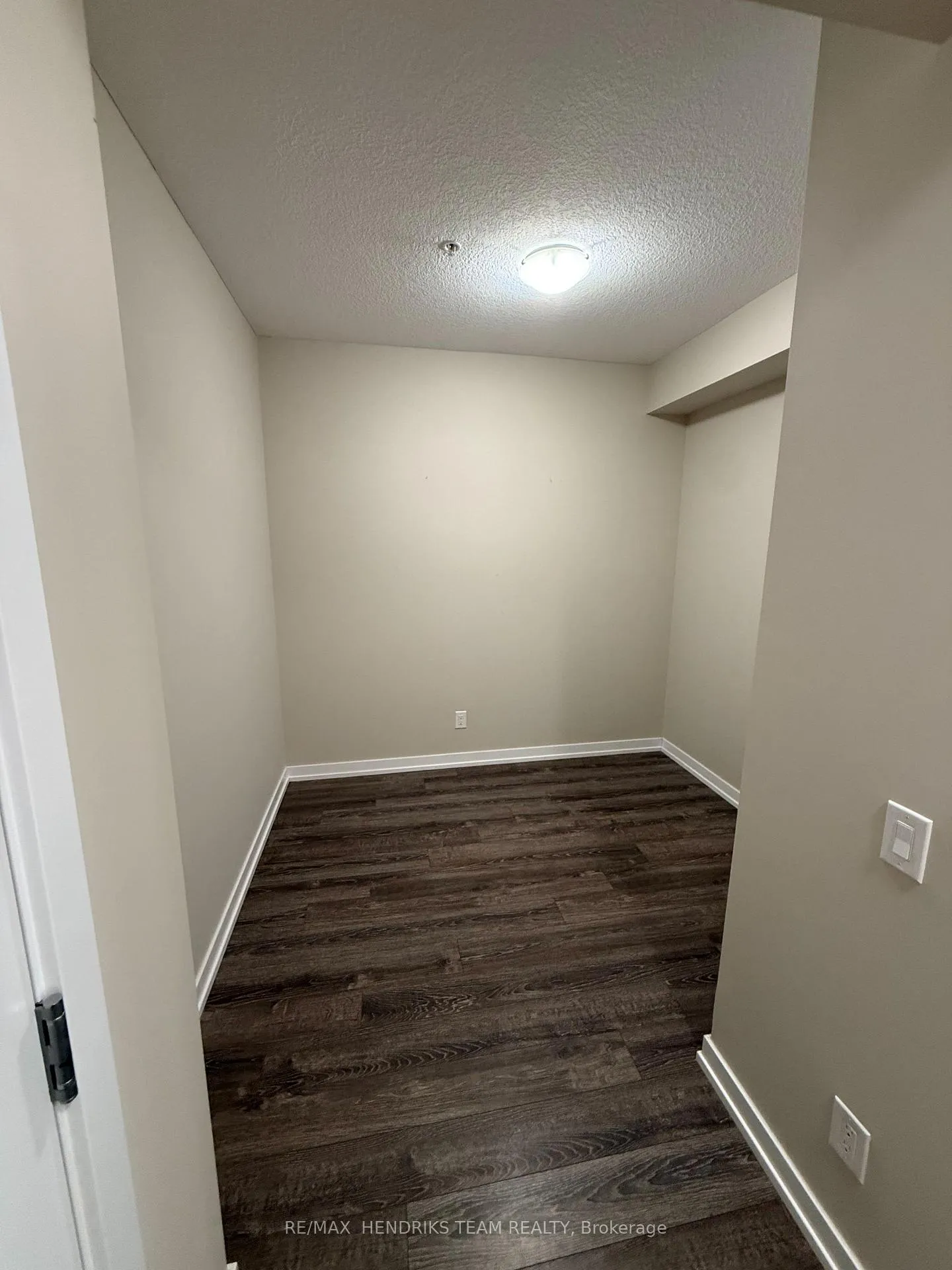 Photo 4 of Unit 303, 40 Esplanade Lane, Grimsby, Grimsby Beach — HOMEH