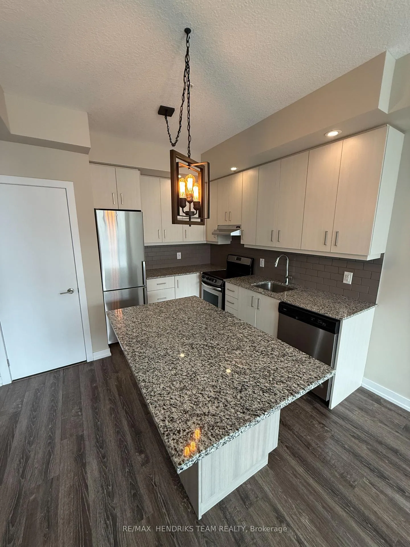 Photo 7 of Unit 303, 40 Esplanade Lane, Grimsby, Grimsby Beach — HOMEH