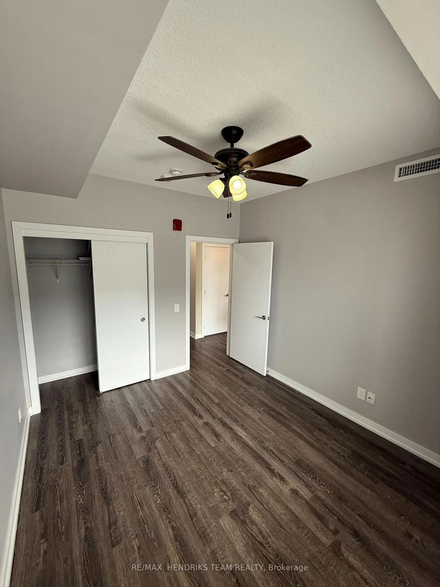 Photo 10 of Unit 303, 40 Esplanade Lane, Grimsby, Grimsby Beach — HOMEH