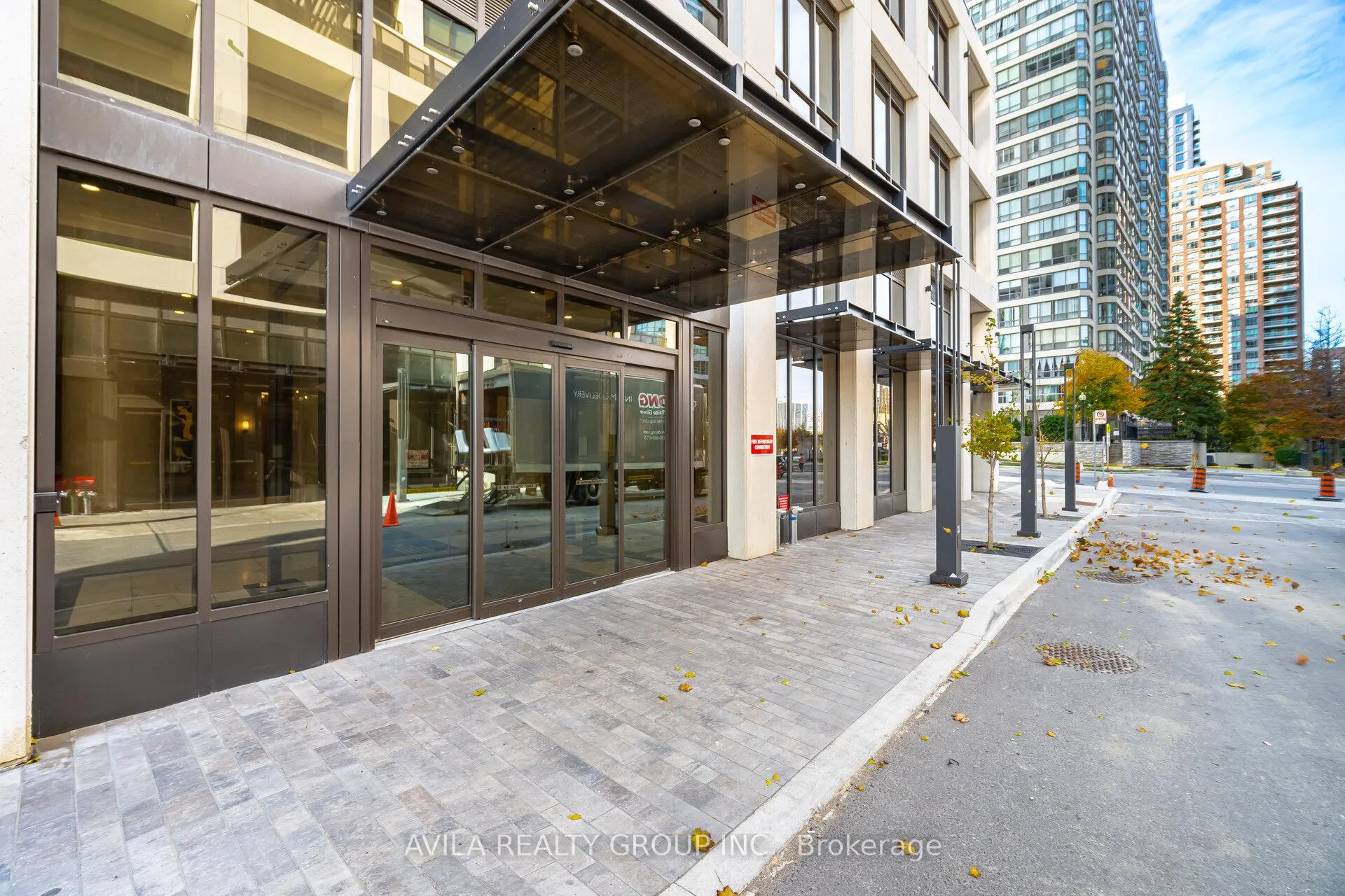 Front of Unit 1910, 36 Elm Drive W