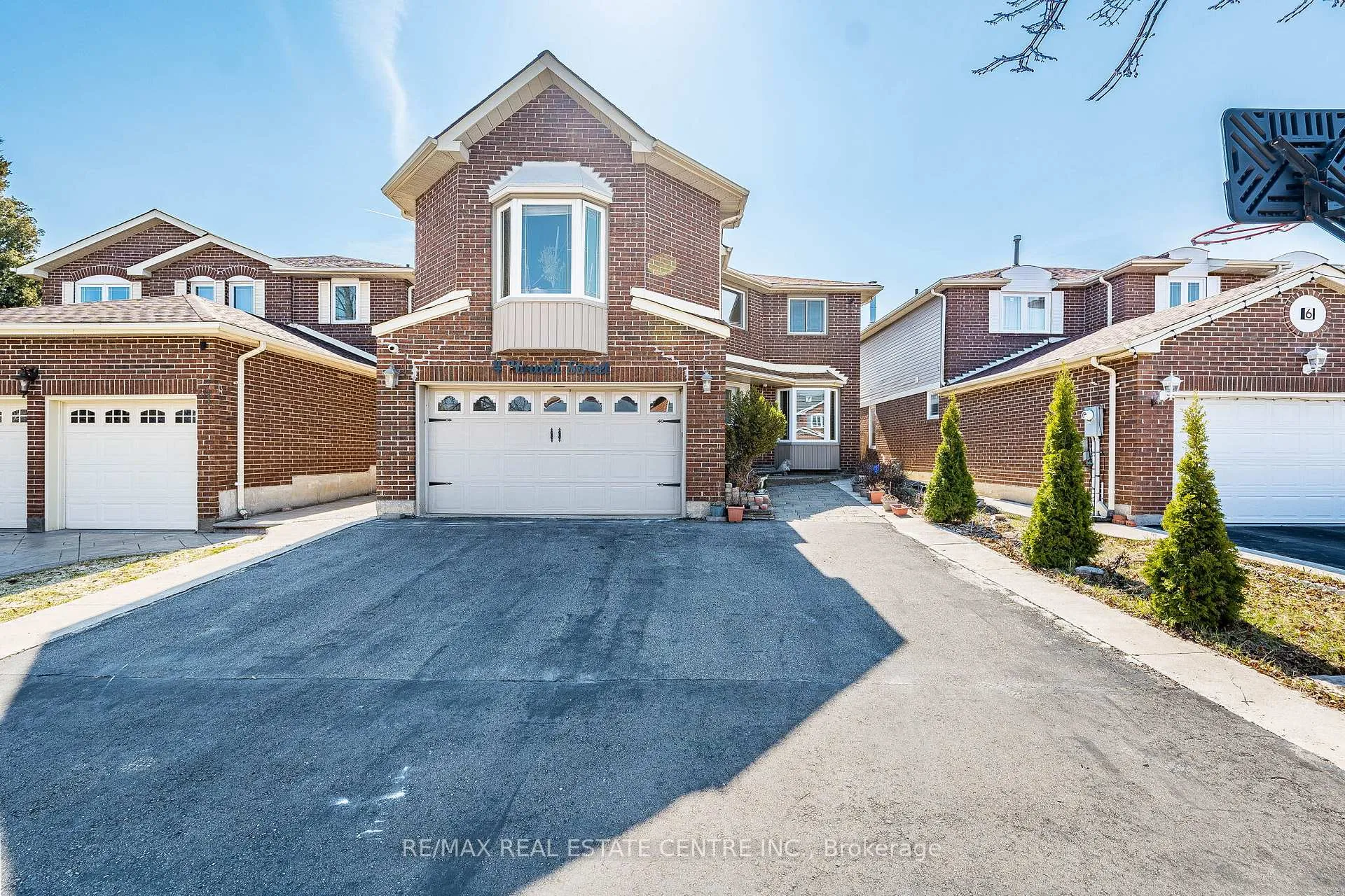 Photo 2 of 4 Howell Street, Brampton, Brampton South — HOMEH
