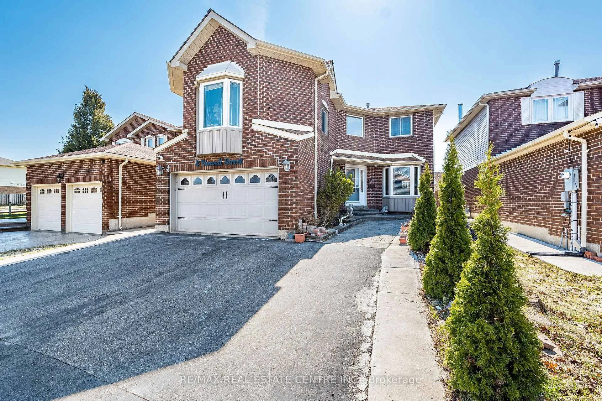 Photo 3 of 4 Howell Street, Brampton, Brampton South — HOMEH