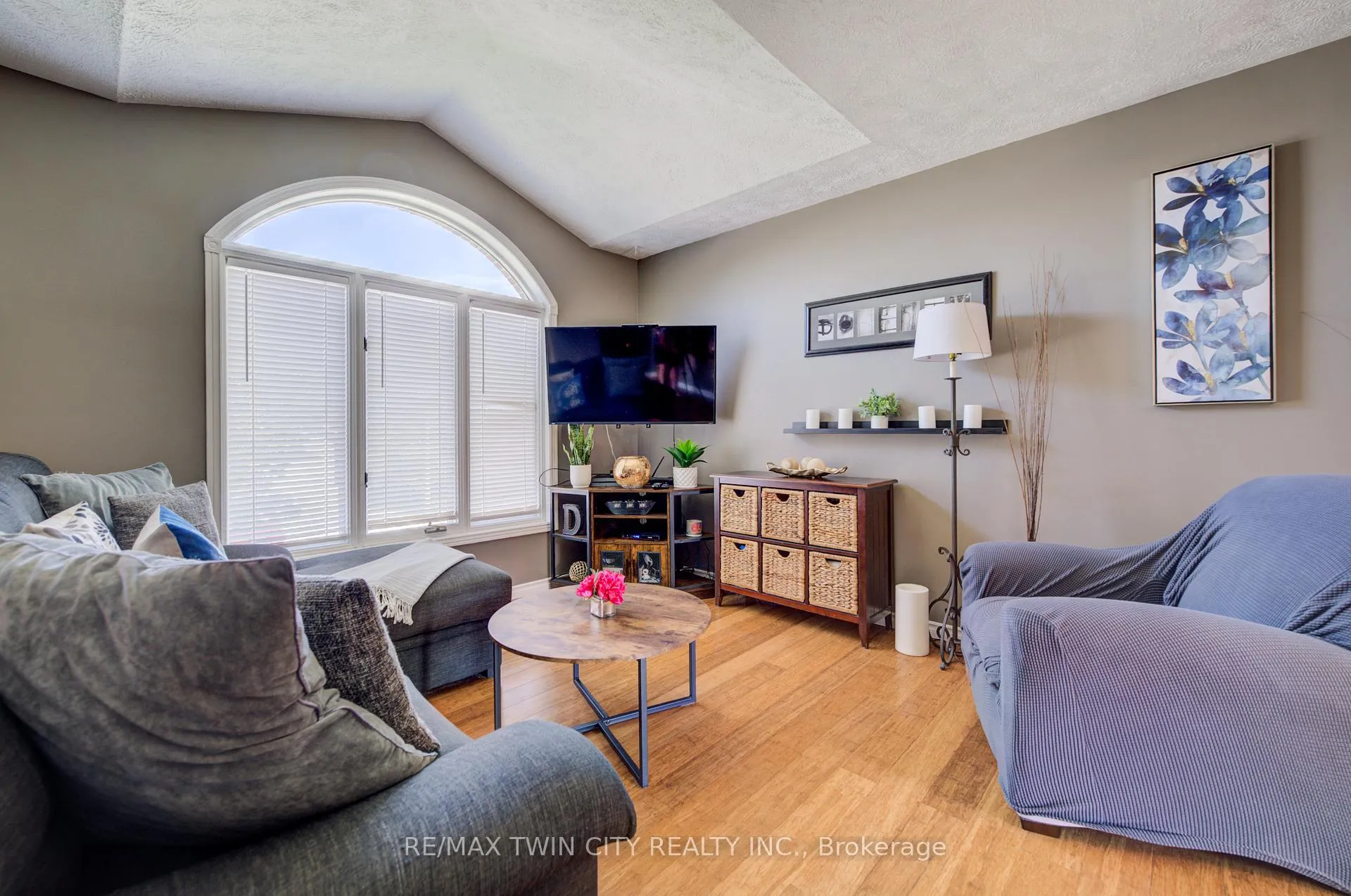 Photo 8 of 647 Kennard Crescent, Kincardine — HOMEH