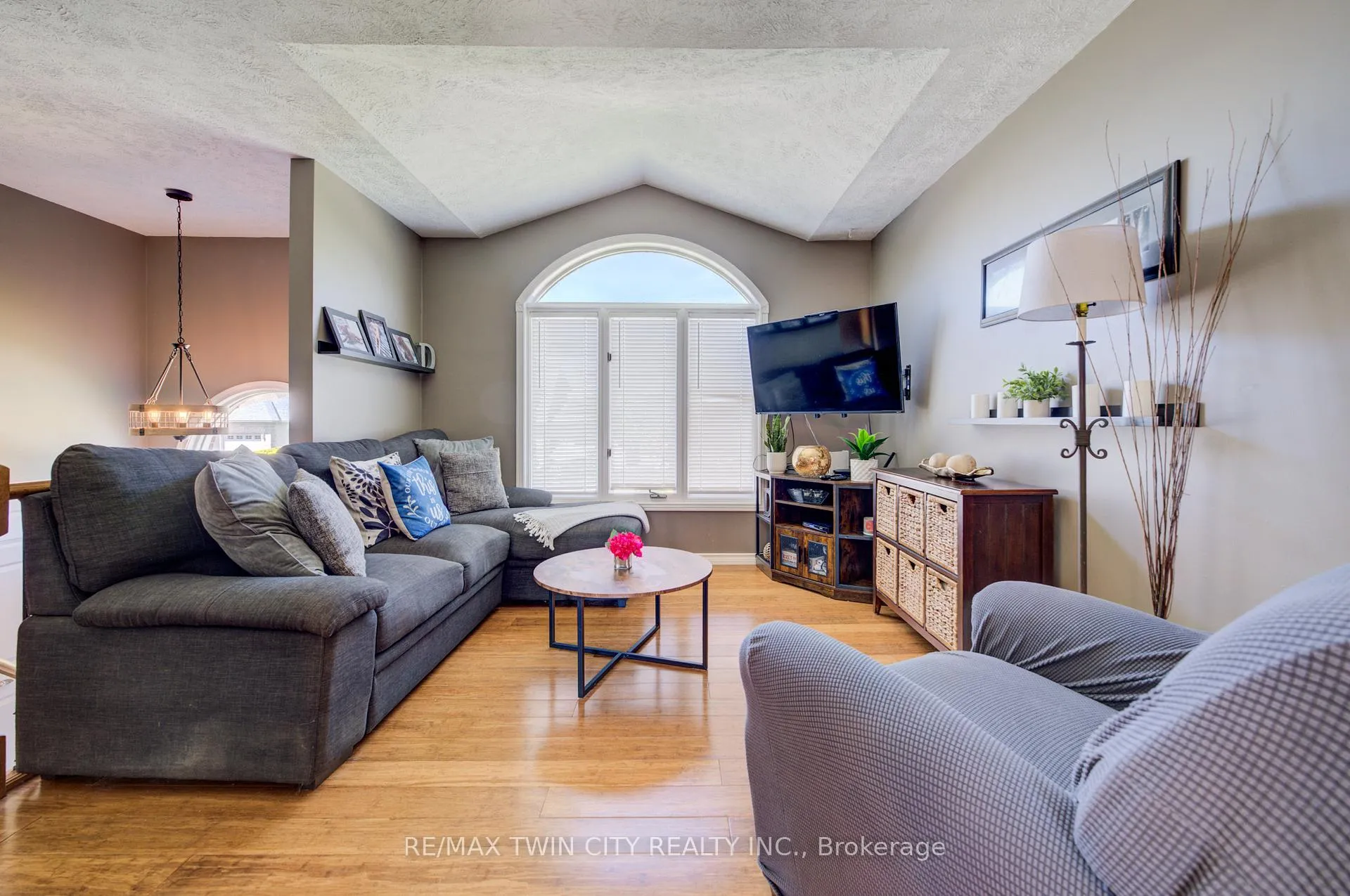Photo 9 of 647 Kennard Crescent, Kincardine — HOMEH