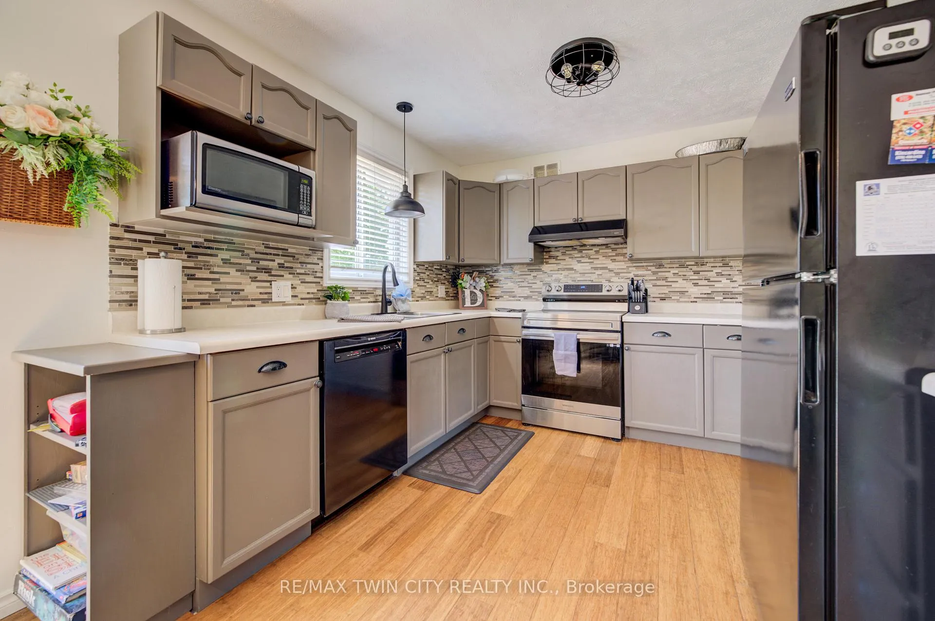 Photo 12 of 647 Kennard Crescent, Kincardine — HOMEH