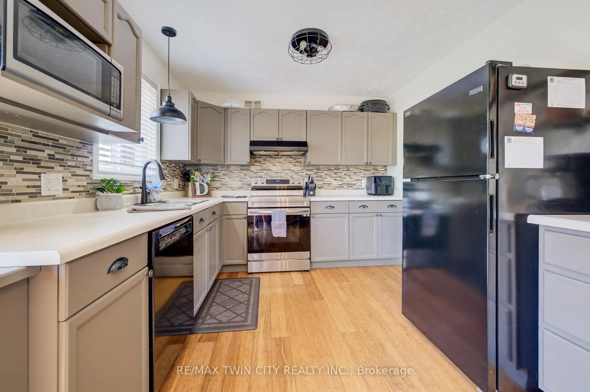 Photo 13 of 647 Kennard Crescent, Kincardine — HOMEH