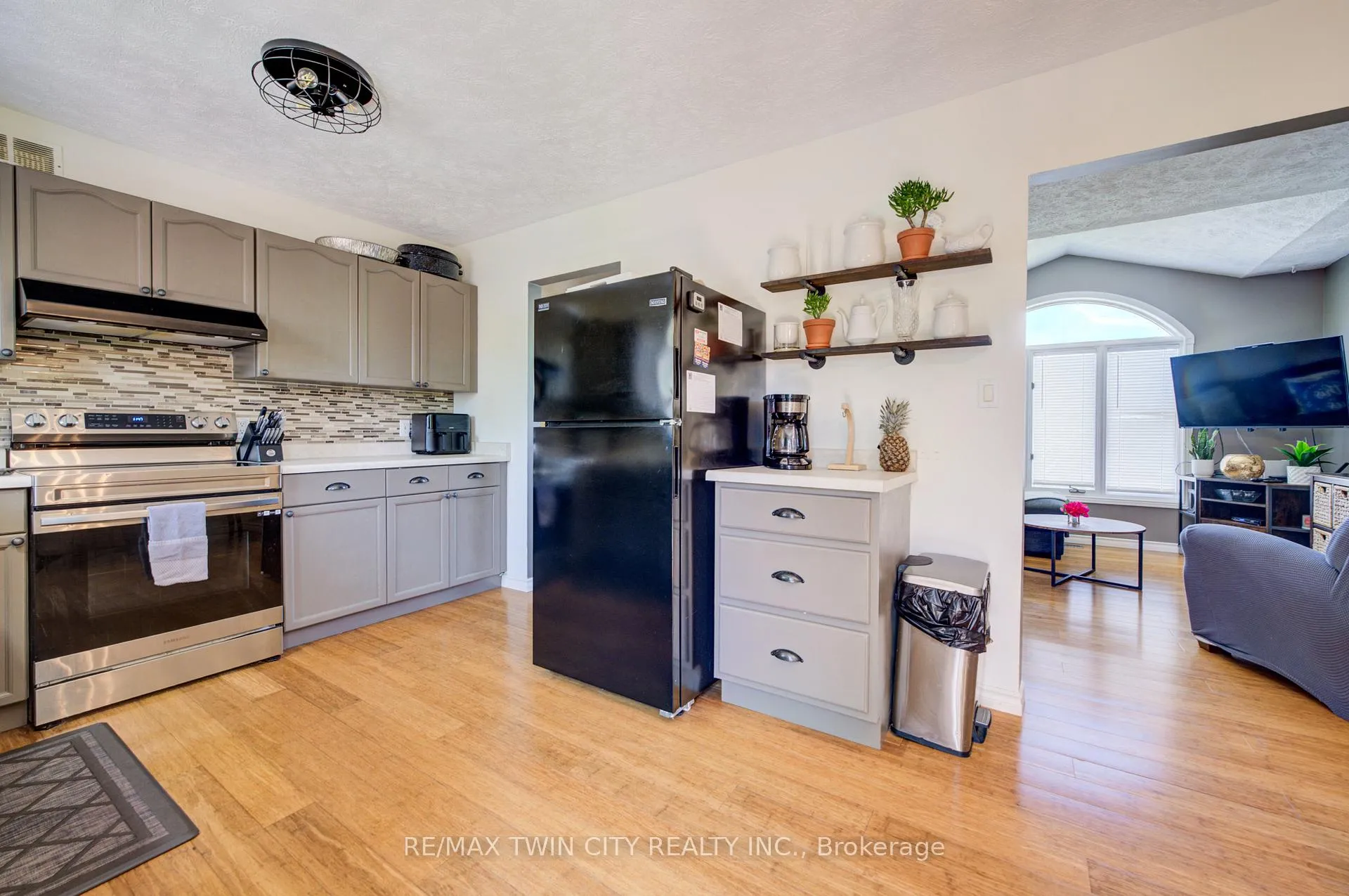Photo 14 of 647 Kennard Crescent, Kincardine — HOMEH