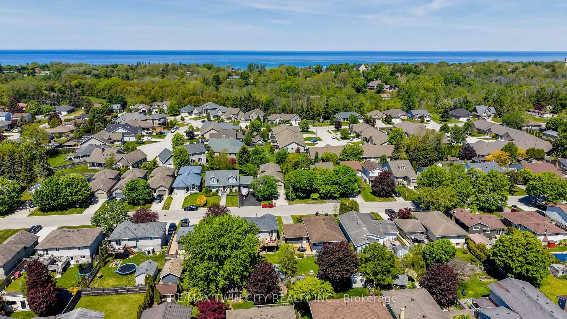 Photo 37 of 647 Kennard Crescent, Kincardine — HOMEH