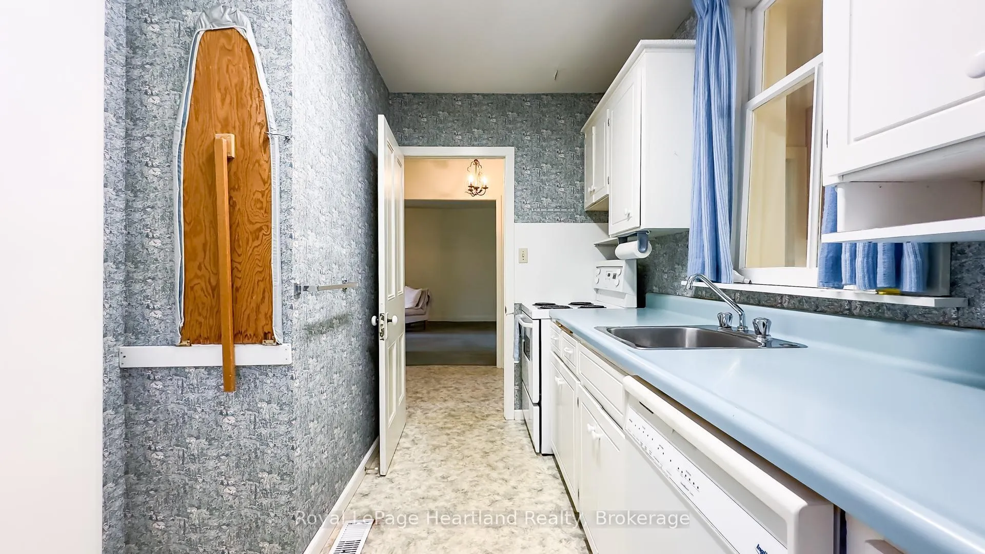 Photo 10 of 25 Wellington Street N, Goderich, Goderich (Town) — HOMEH