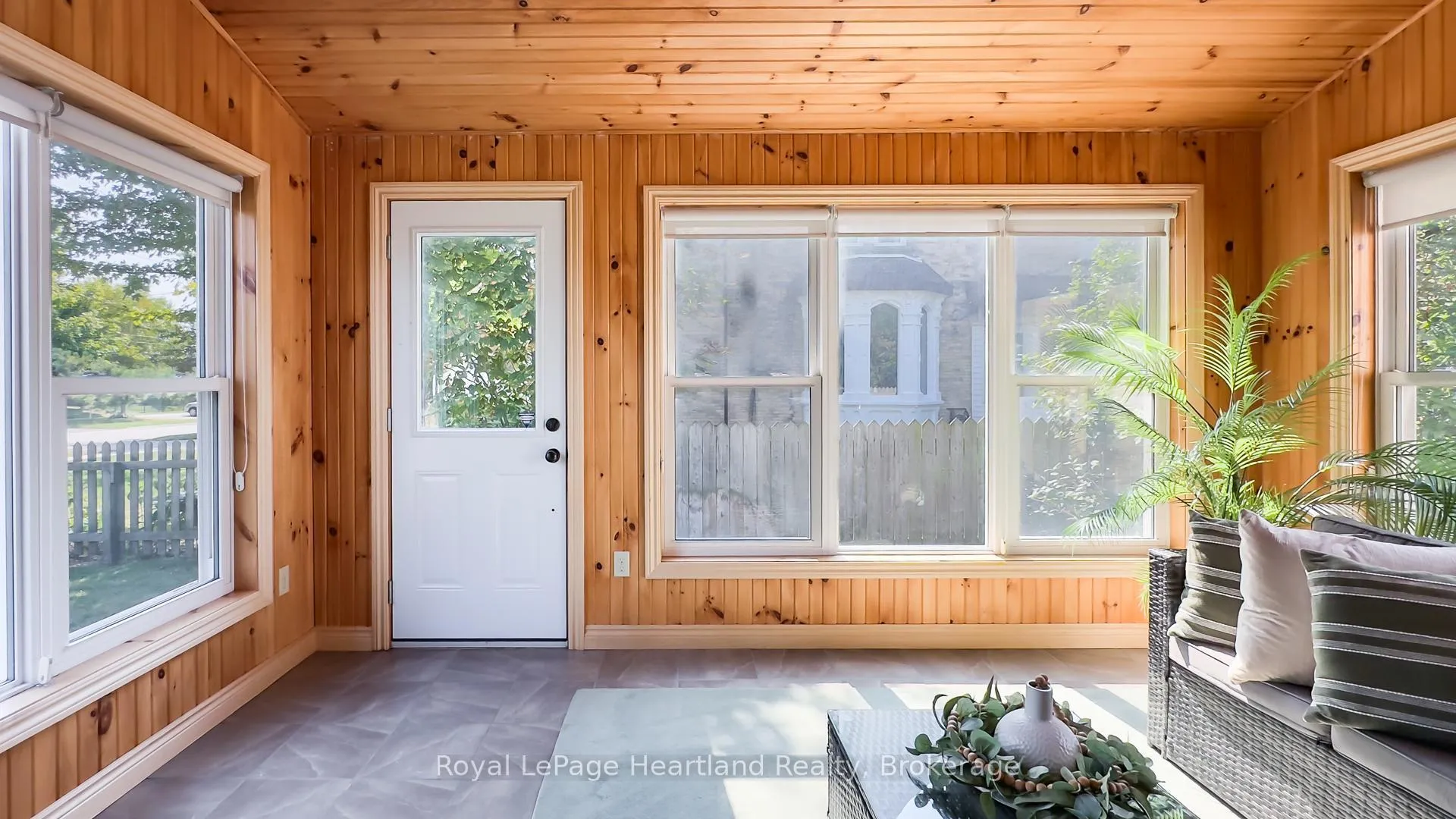 Photo 20 of 25 Wellington Street N, Goderich, Goderich (Town) — HOMEH