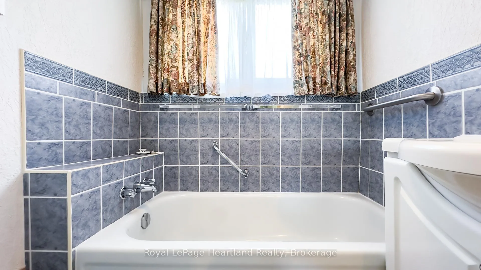 Photo 32 of 25 Wellington Street N, Goderich, Goderich (Town) — HOMEH