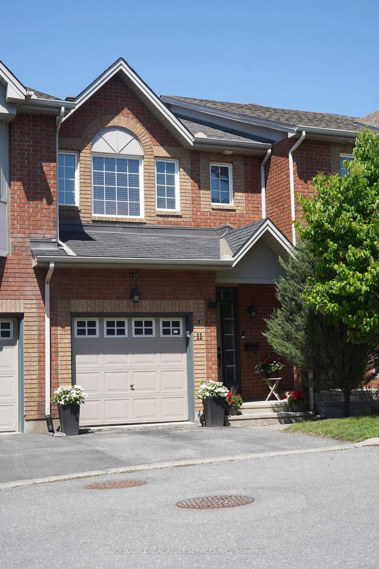 Photo 2 of 11 Great Oak Private, Ottawa, Riverview Park — HOMEH