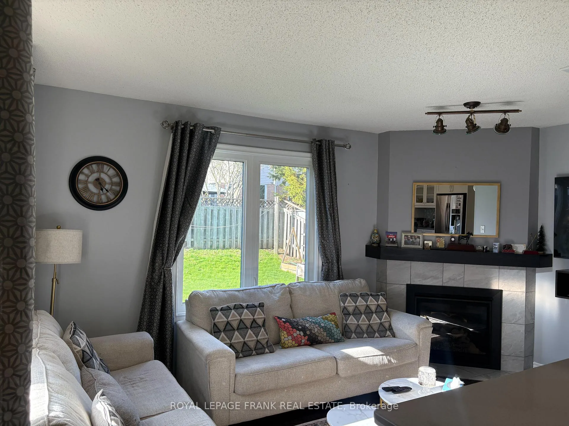 Photo 4 of 14 Claret Road, Clarington, Courtice — HOMEH