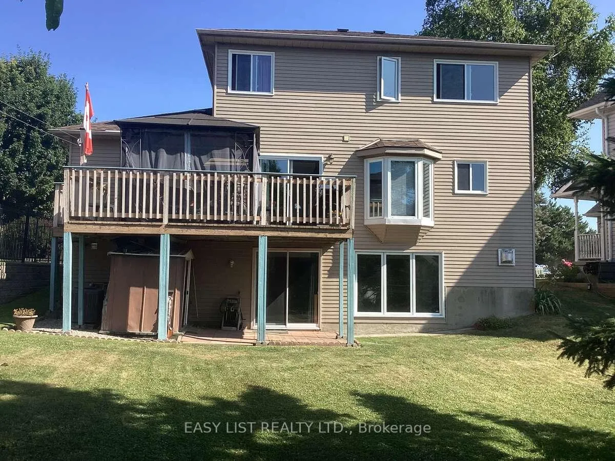 Photo 2 of 601 MacDonald Drive, Gananoque — HOMEH