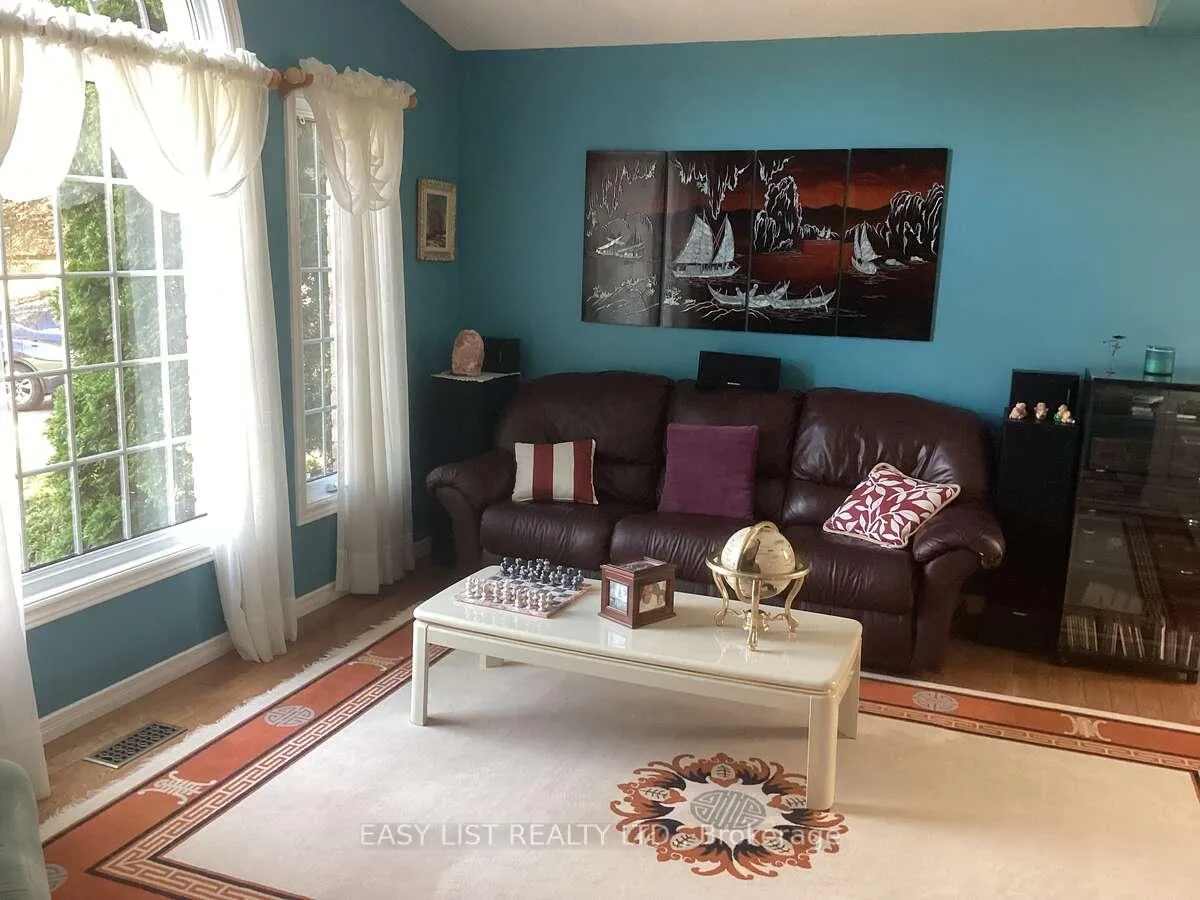 Photo 3 of 601 MacDonald Drive, Gananoque — HOMEH
