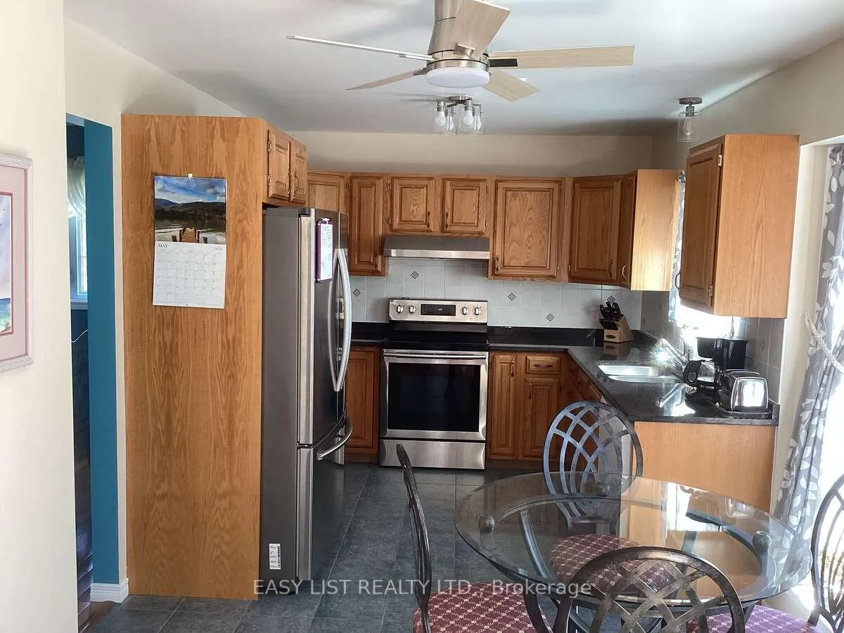 Photo 5 of 601 MacDonald Drive, Gananoque — HOMEH