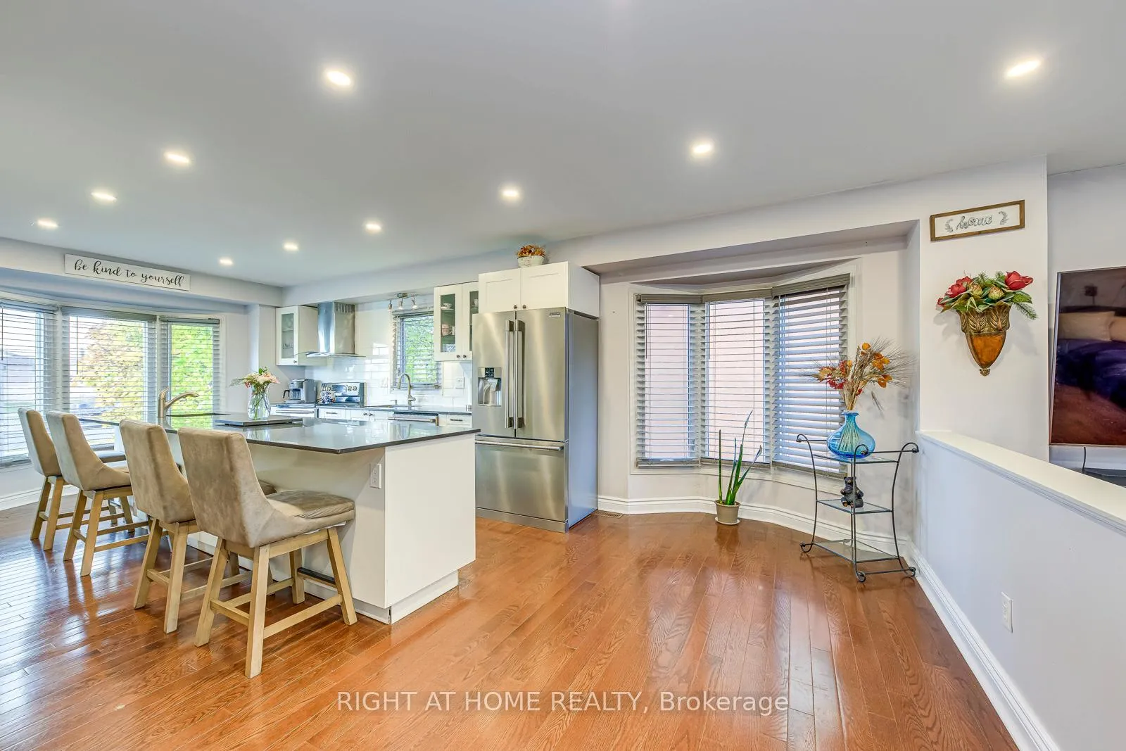 Photo 6 of 1558 Litchfield Road, Oakville, Falgarwood — HOMEH