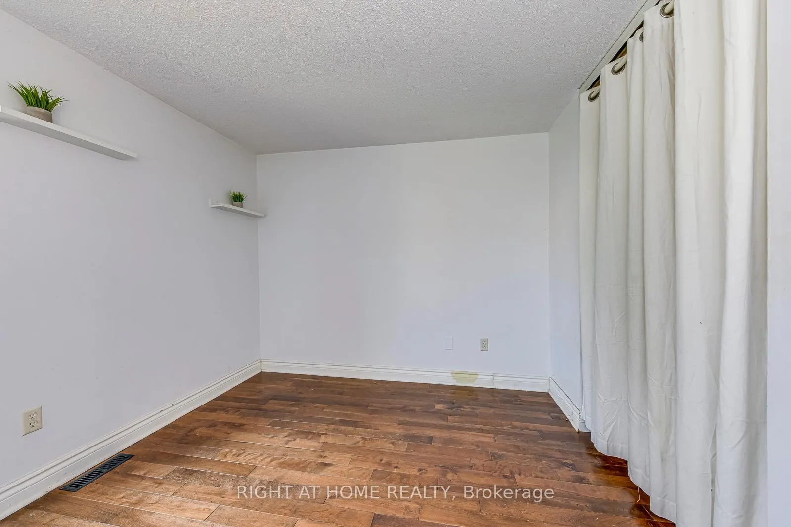 Photo 29 of 1558 Litchfield Road, Oakville, Falgarwood — HOMEH