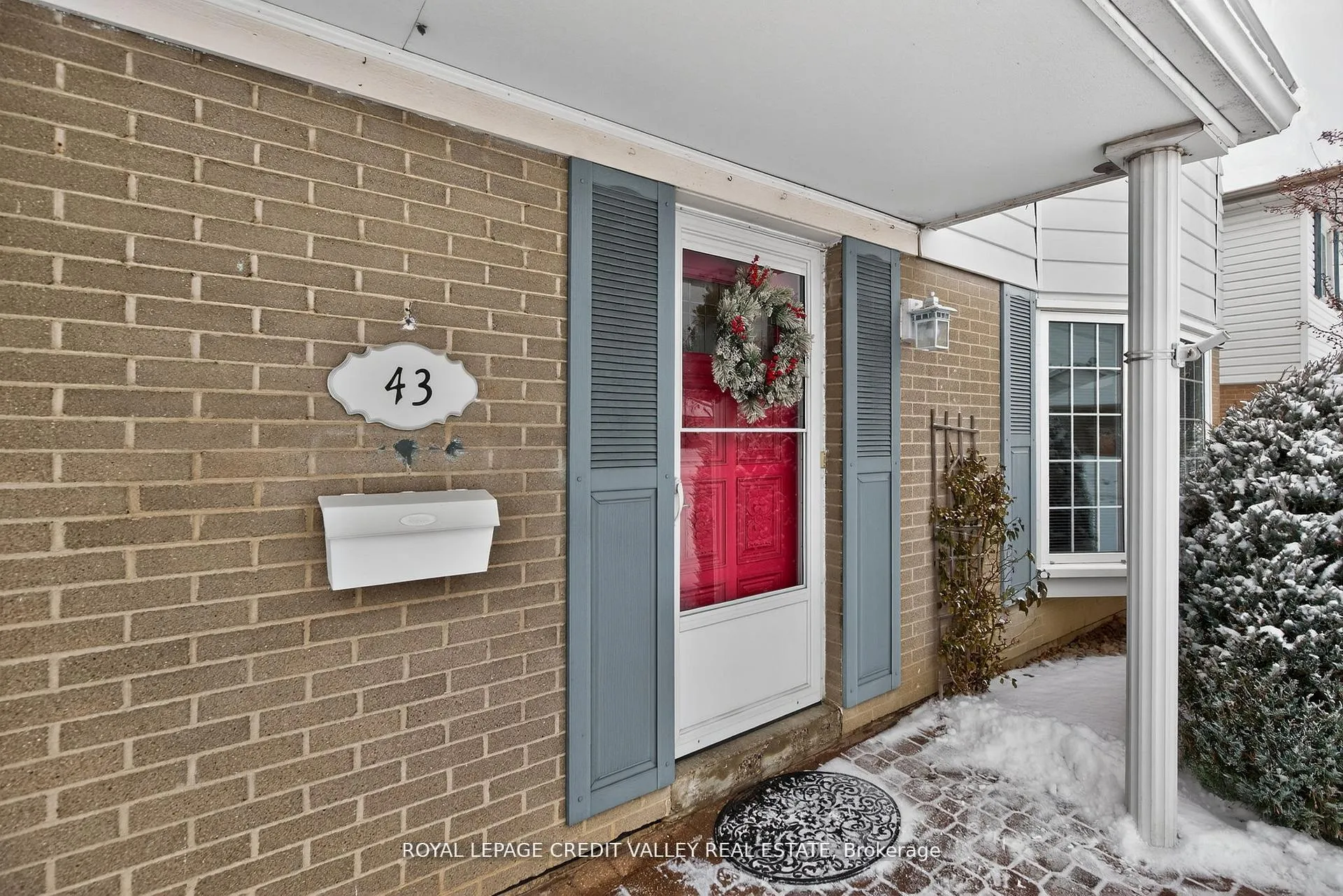 Photo 4 of 43 Benton Street, Brampton, Brampton East — HOMEH