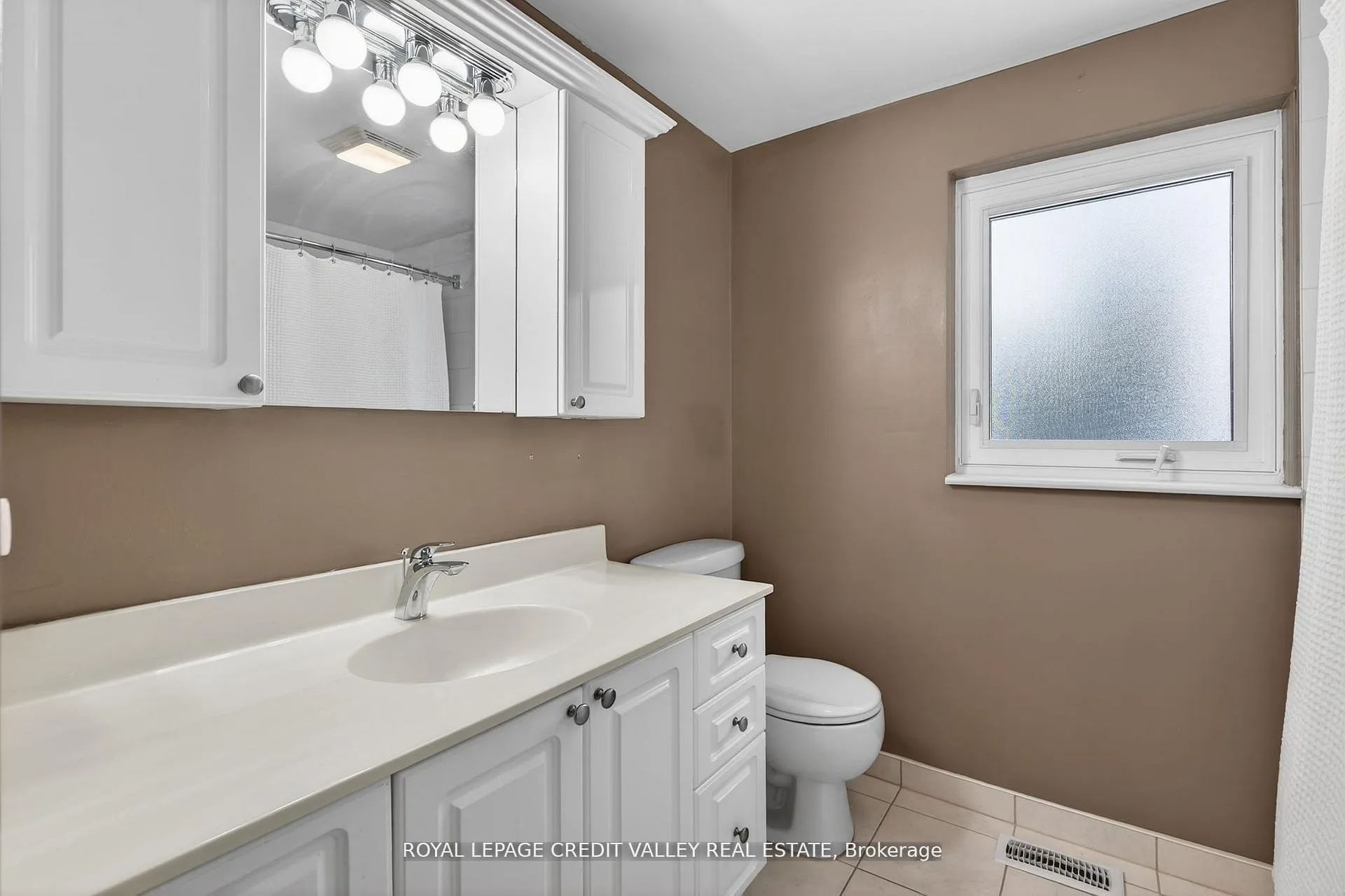Photo 30 of 43 Benton Street, Brampton, Brampton East — HOMEH