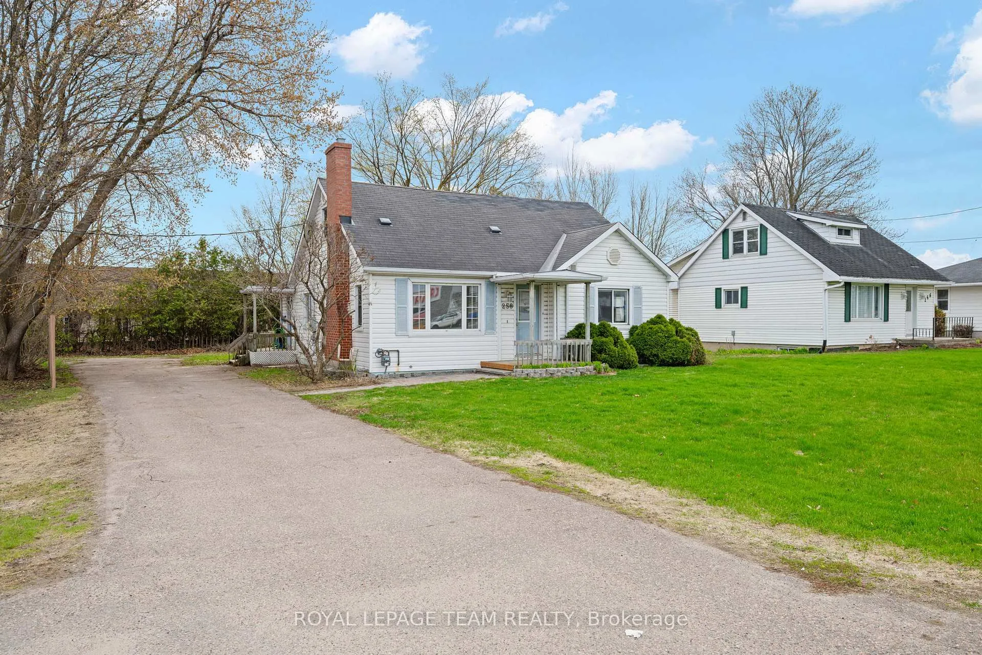 Front of 258 Daniel Street South