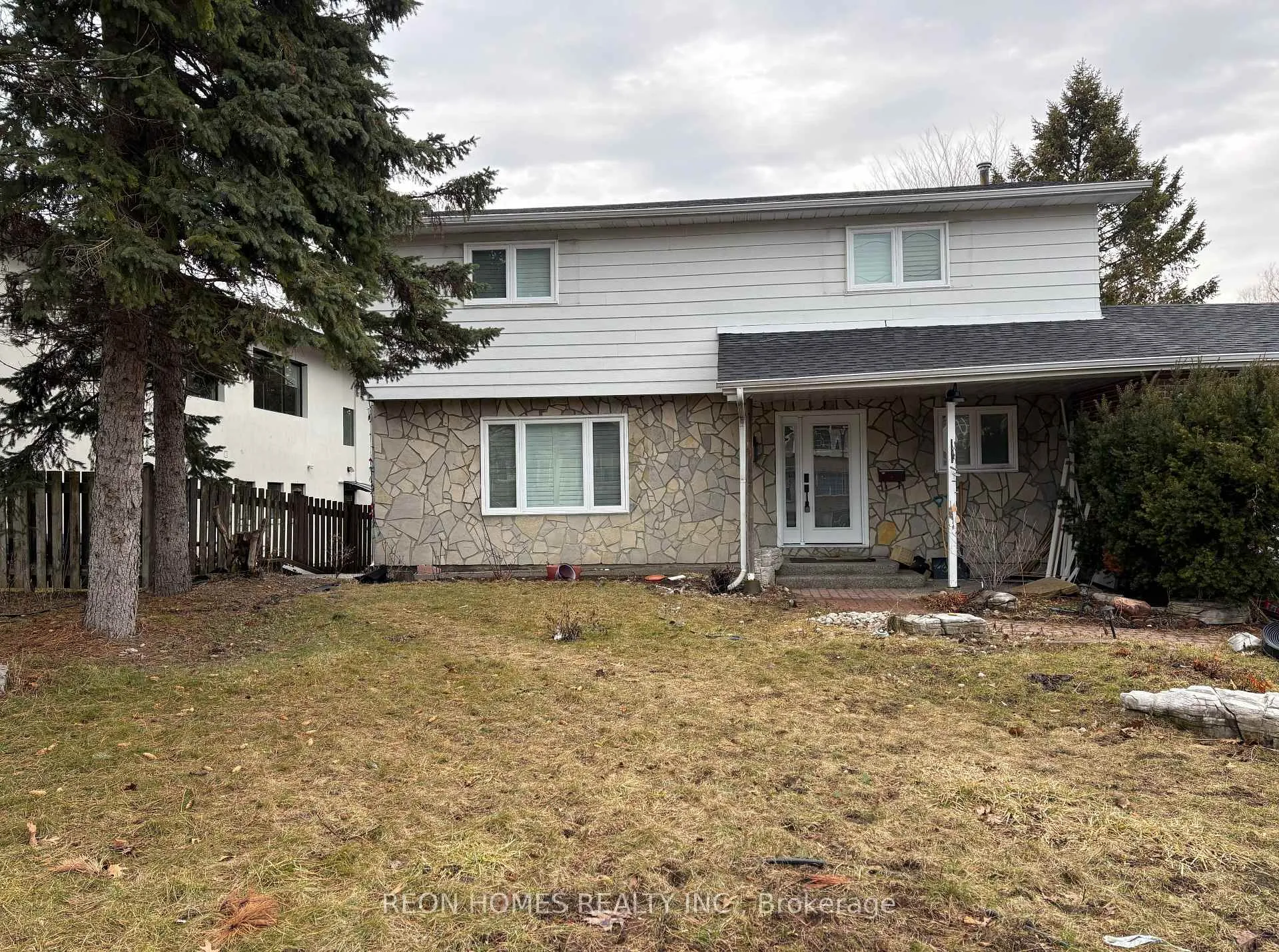 Photo 2 of Unit (Main), 724 Sheppard Avenue, Pickering, Woodlands — HOMEH