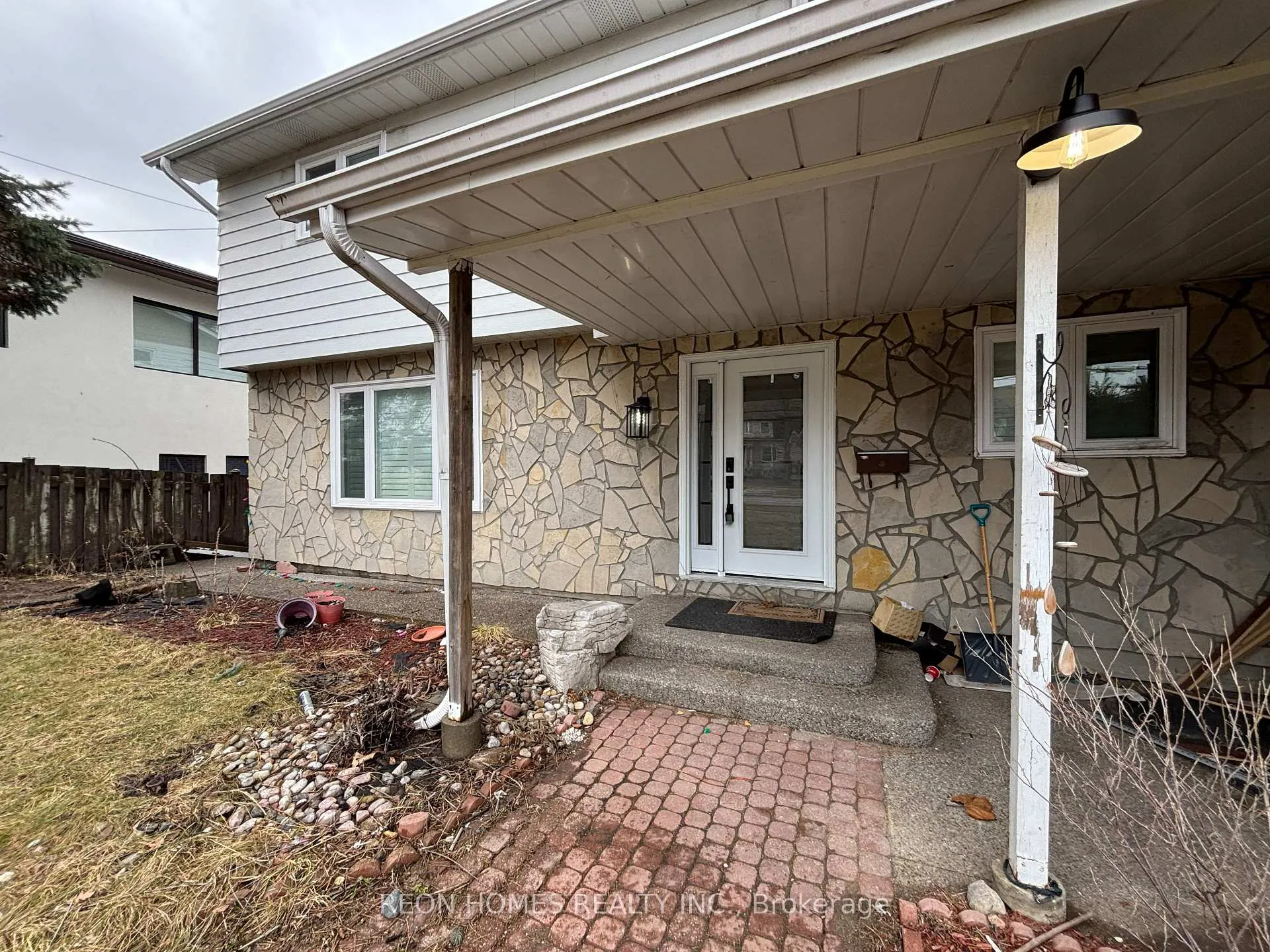 Photo 3 of Unit (Main), 724 Sheppard Avenue, Pickering, Woodlands — HOMEH