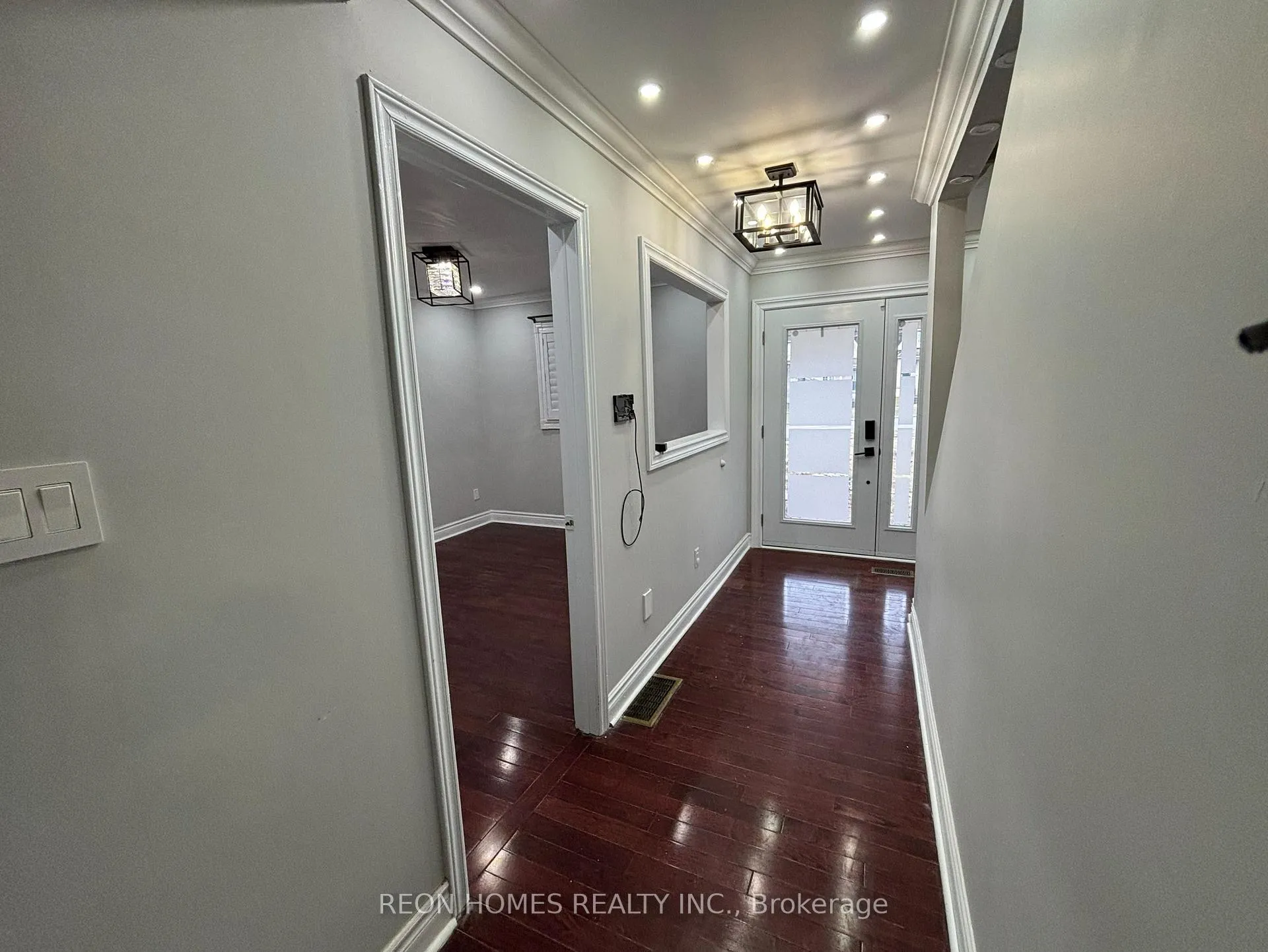 Photo 4 of Unit (Main), 724 Sheppard Avenue, Pickering, Woodlands — HOMEH