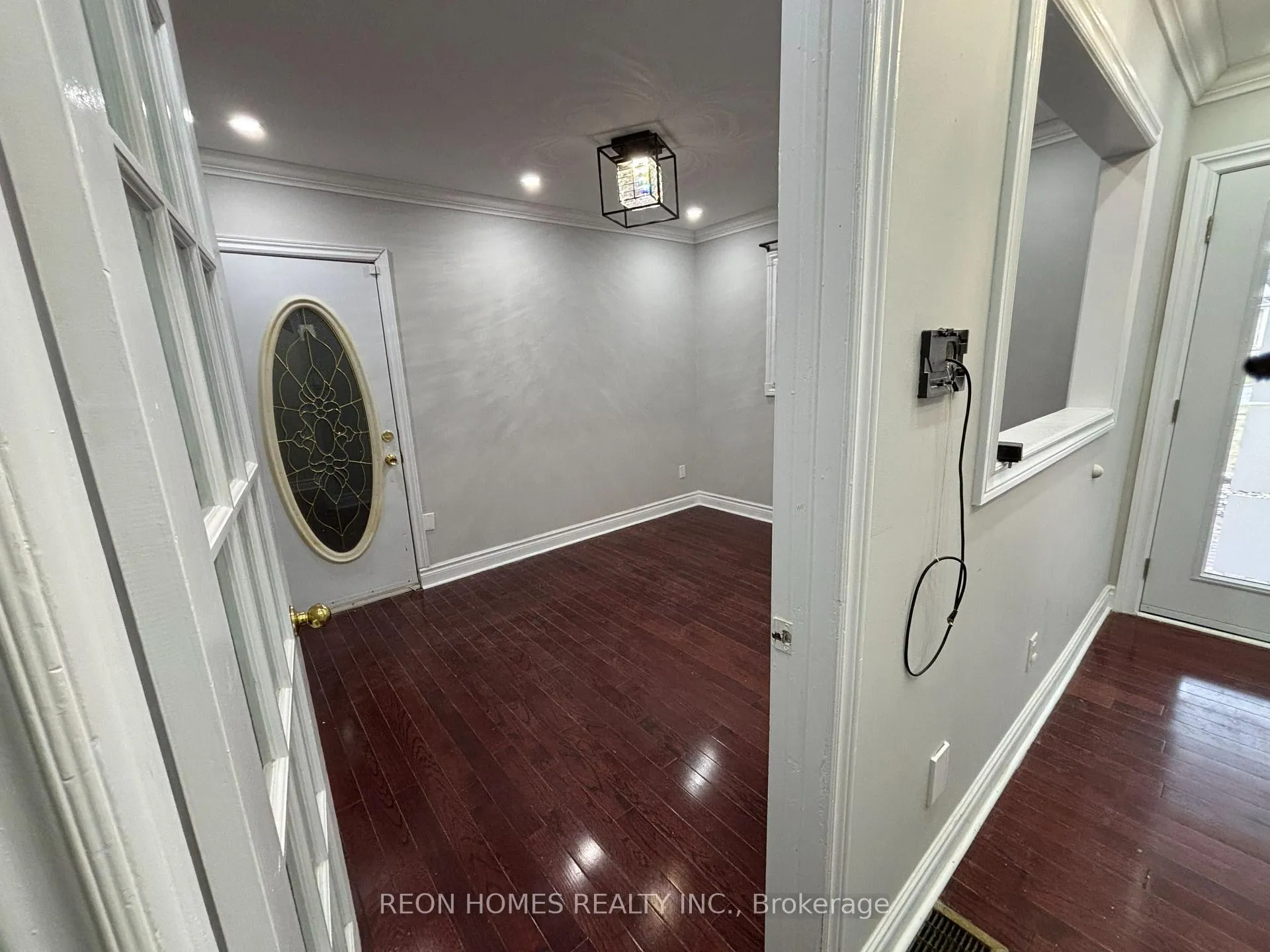 Photo 5 of Unit (Main), 724 Sheppard Avenue, Pickering, Woodlands — HOMEH