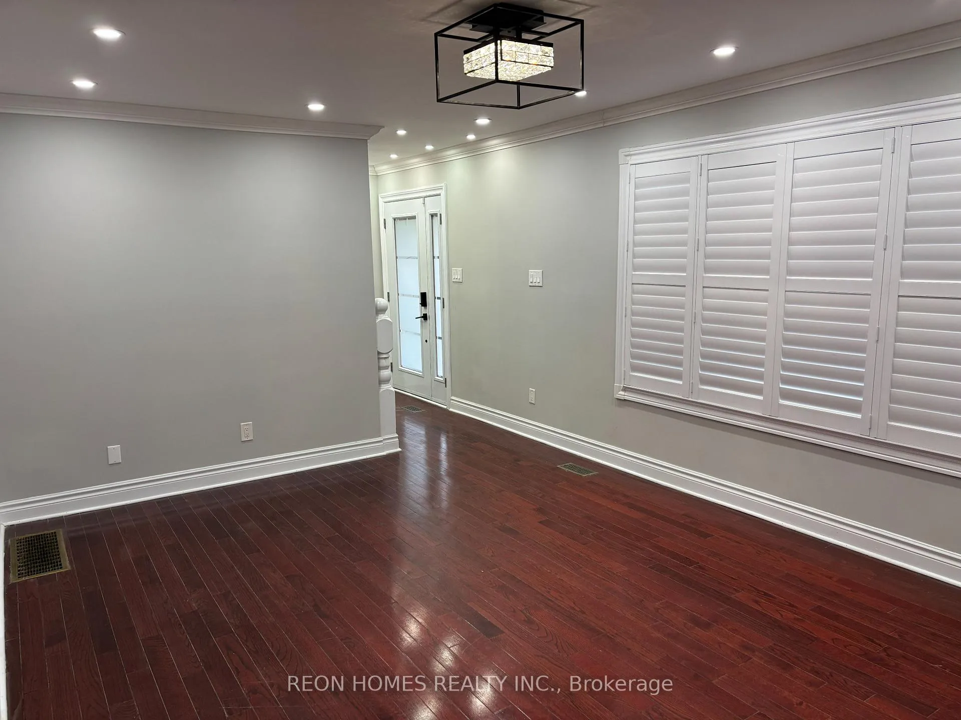 Photo 9 of Unit (Main), 724 Sheppard Avenue, Pickering, Woodlands — HOMEH