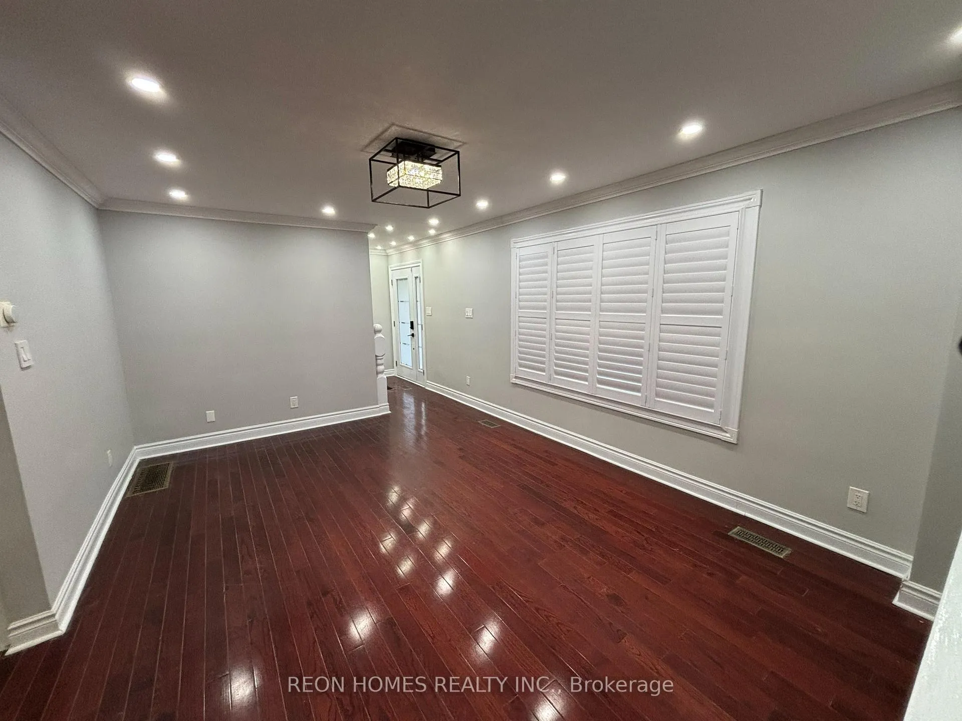 Photo 12 of Unit (Main), 724 Sheppard Avenue, Pickering, Woodlands — HOMEH