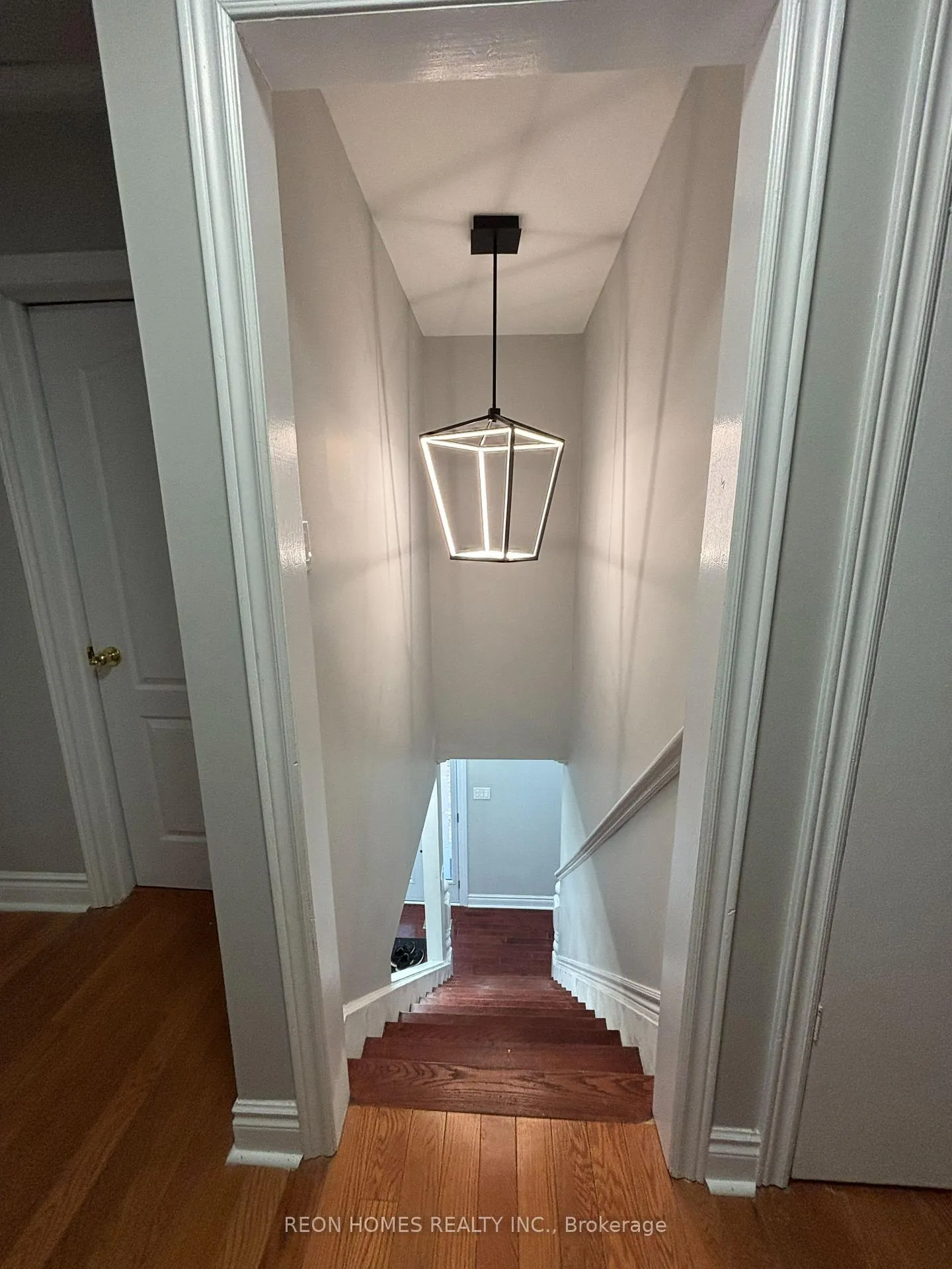 Photo 22 of Unit (Main), 724 Sheppard Avenue, Pickering, Woodlands — HOMEH