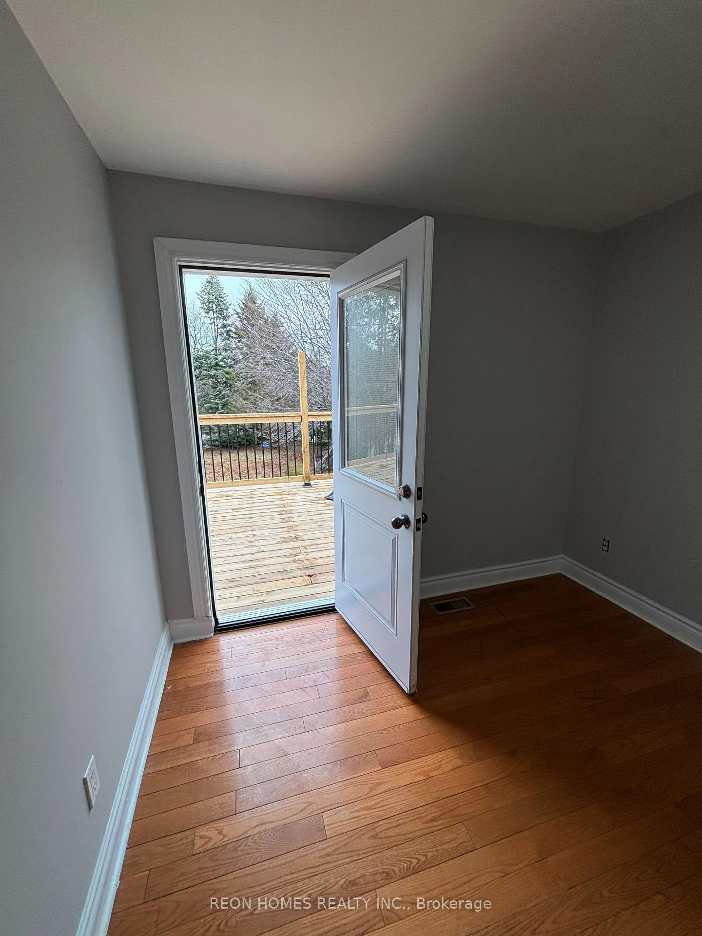 Photo 25 of Unit (Main), 724 Sheppard Avenue, Pickering, Woodlands — HOMEH