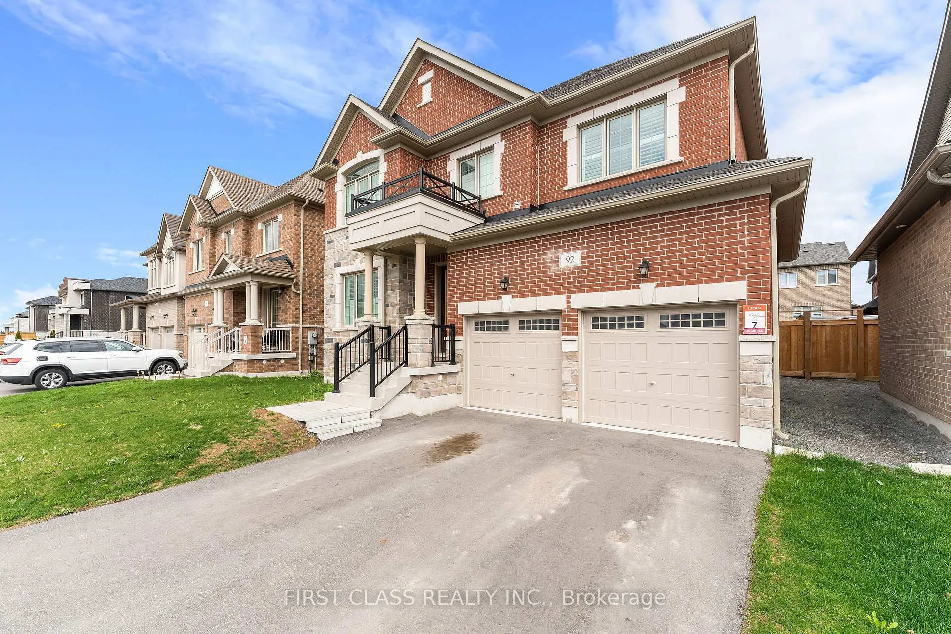 Photo 2 of 92 Grady Drive, Clarington, Newcastle — HOMEH