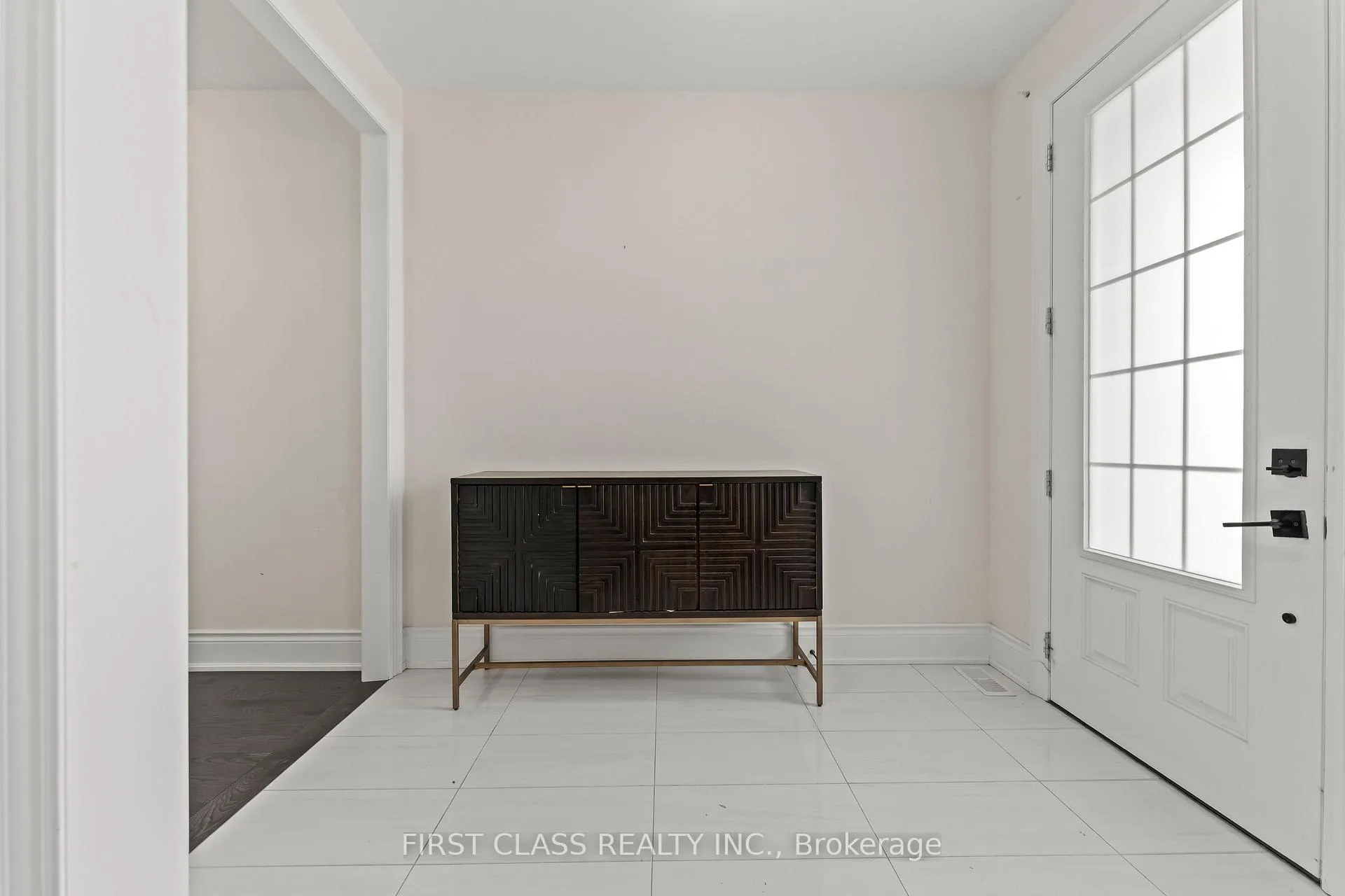 Photo 4 of 92 Grady Drive, Clarington, Newcastle — HOMEH