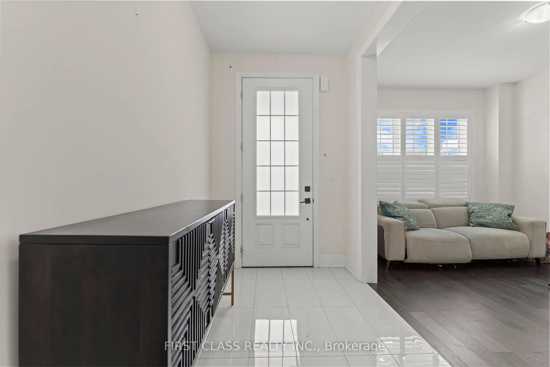 Photo 5 of 92 Grady Drive, Clarington, Newcastle — HOMEH