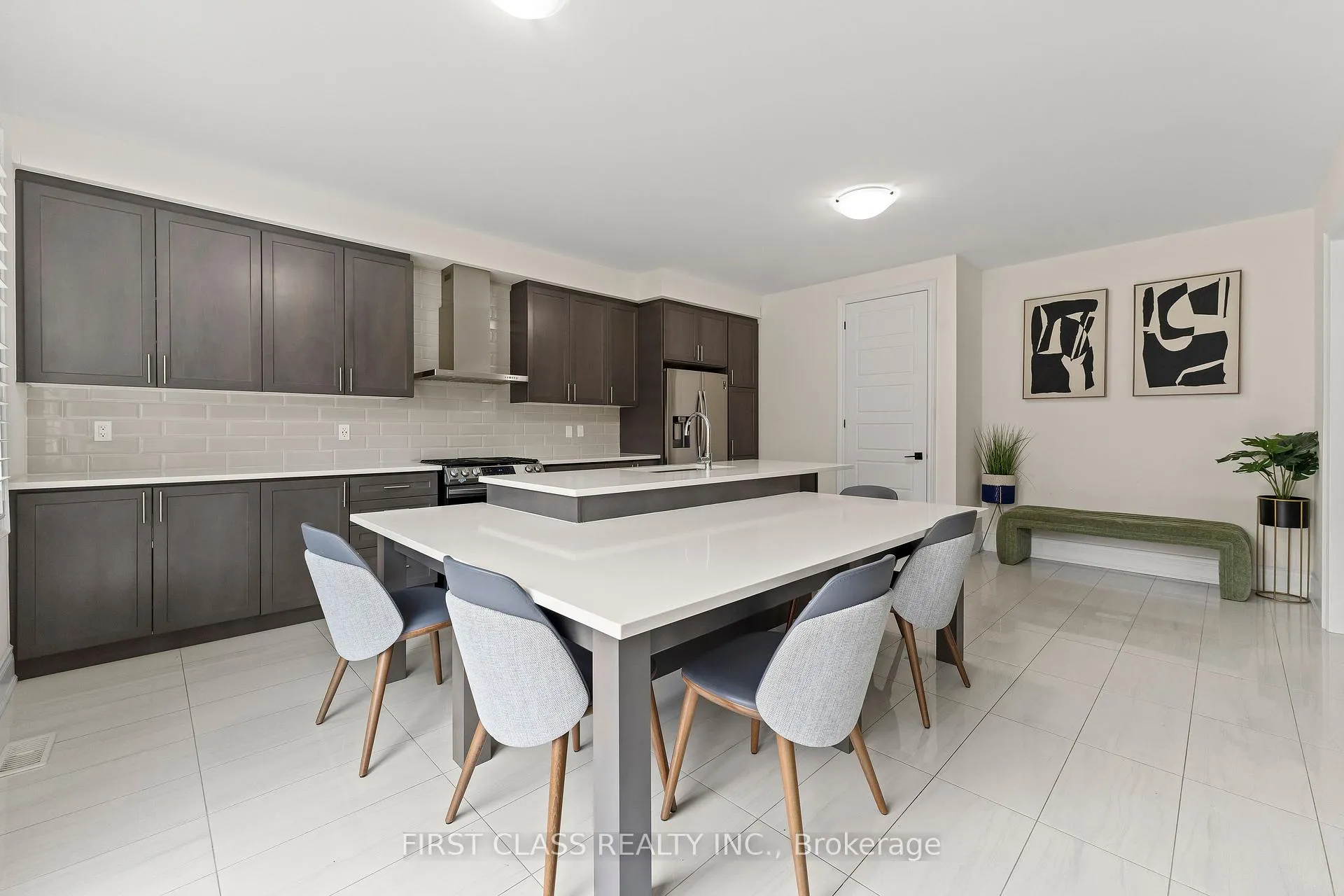 Photo 15 of 92 Grady Drive, Clarington, Newcastle — HOMEH