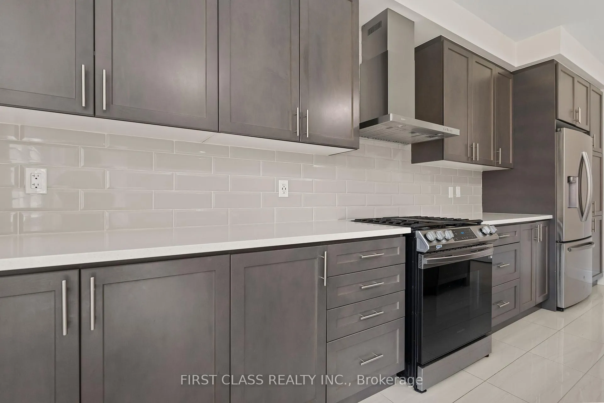 Photo 16 of 92 Grady Drive, Clarington, Newcastle — HOMEH