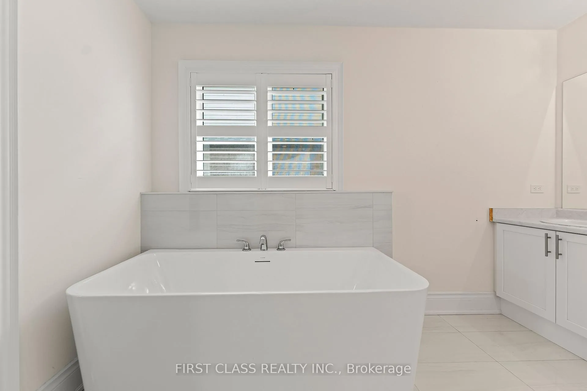 Photo 26 of 92 Grady Drive, Clarington, Newcastle — HOMEH