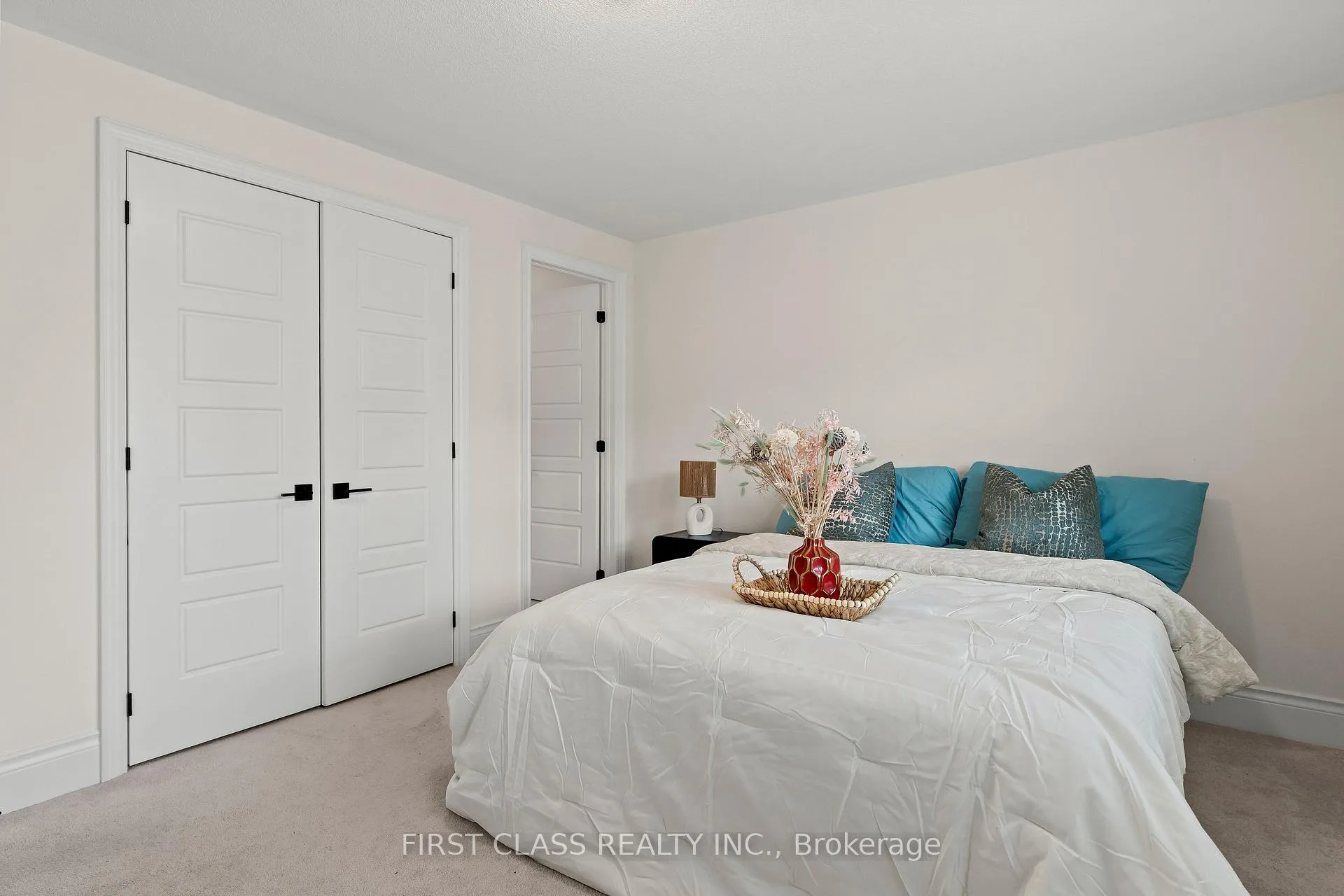 Photo 33 of 92 Grady Drive, Clarington, Newcastle — HOMEH