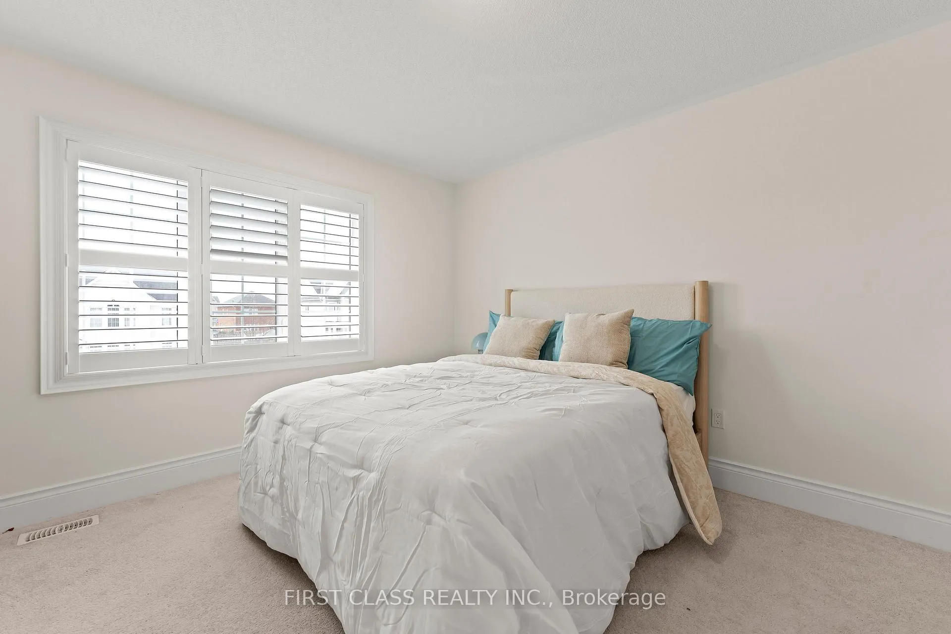 Photo 34 of 92 Grady Drive, Clarington, Newcastle — HOMEH