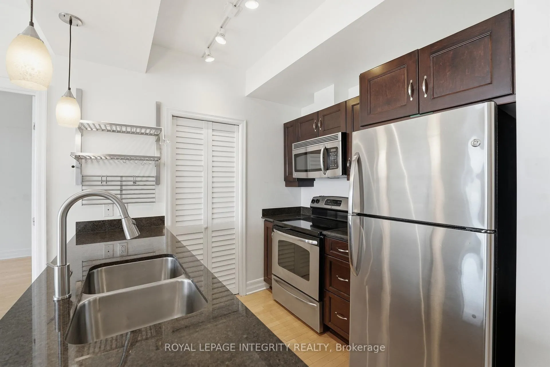 Photo 9 of Unit 1003, 75 Cleary Avenue E, Ottawa, Woodroffe — HOMEH