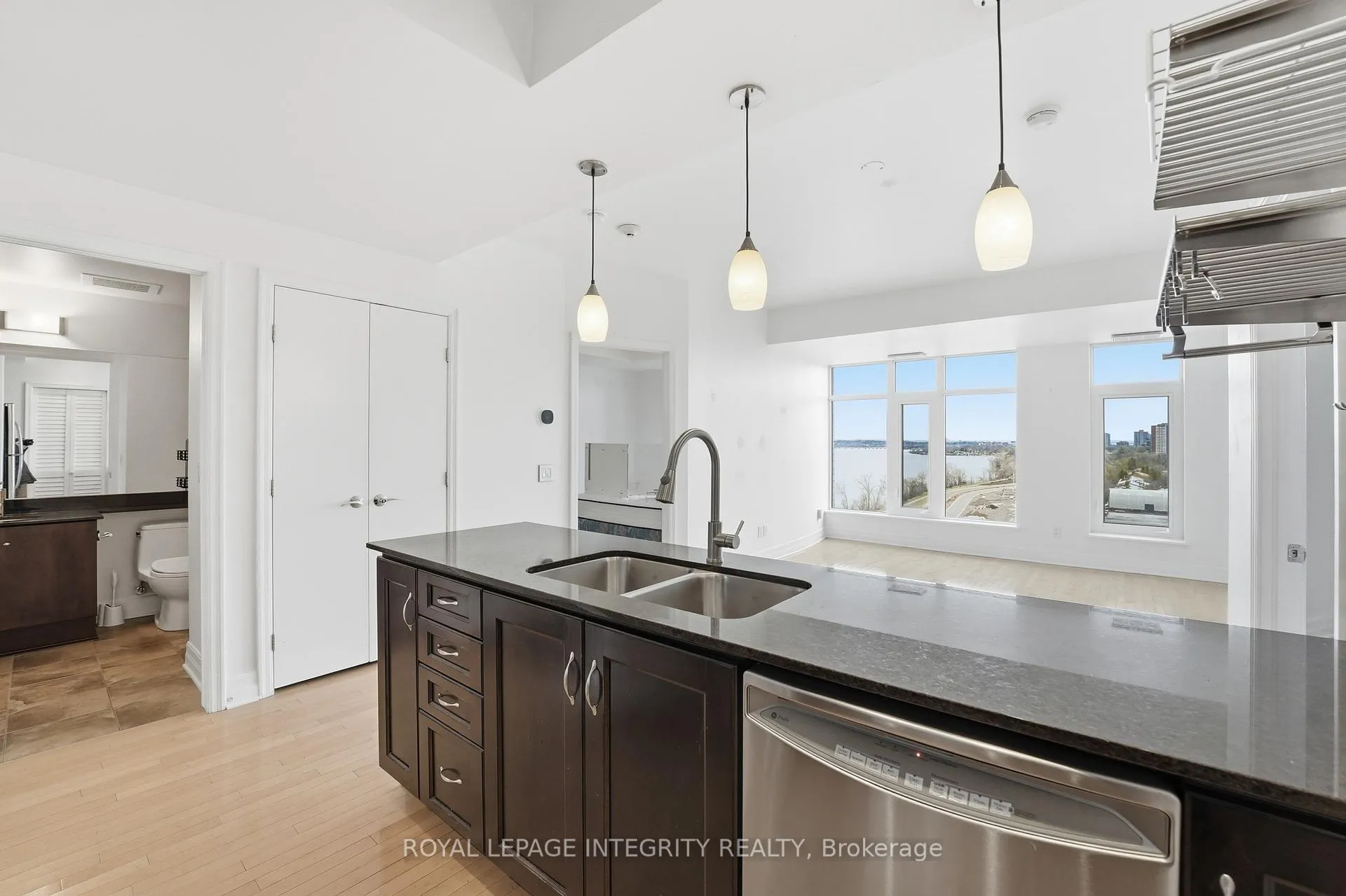 Photo 11 of Unit 1003, 75 Cleary Avenue E, Ottawa, Woodroffe — HOMEH