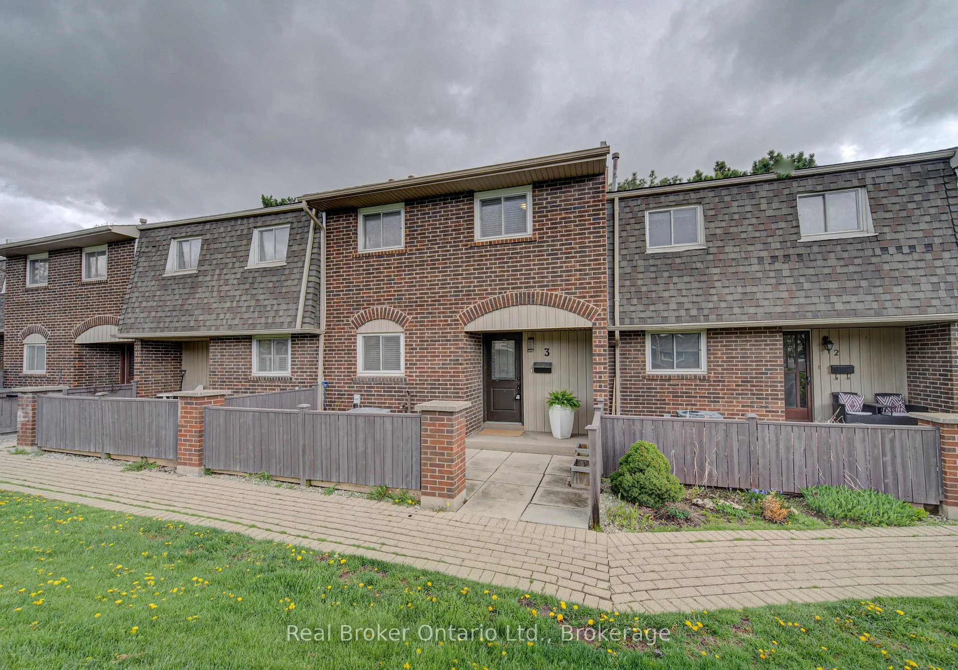 Photo 2 of Unit 3, 1302 Guelph Line, Burlington, Mountainside — HOMEH