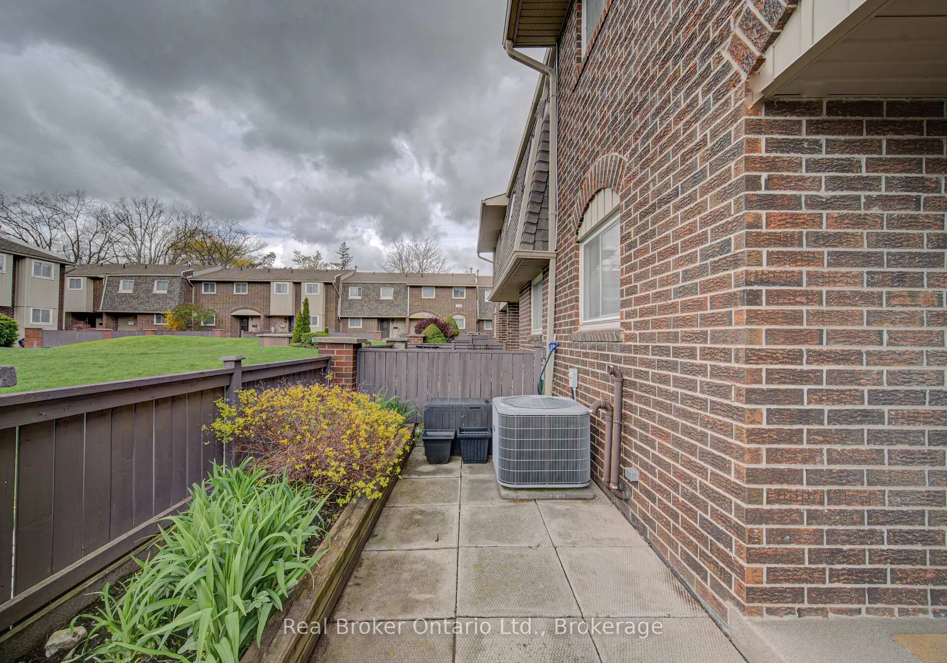 Photo 3 of Unit 3, 1302 Guelph Line, Burlington, Mountainside — HOMEH