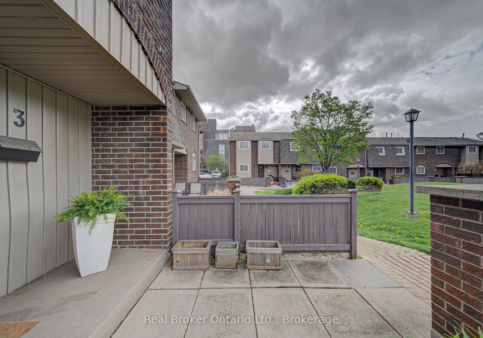 Photo 4 of Unit 3, 1302 Guelph Line, Burlington, Mountainside — HOMEH